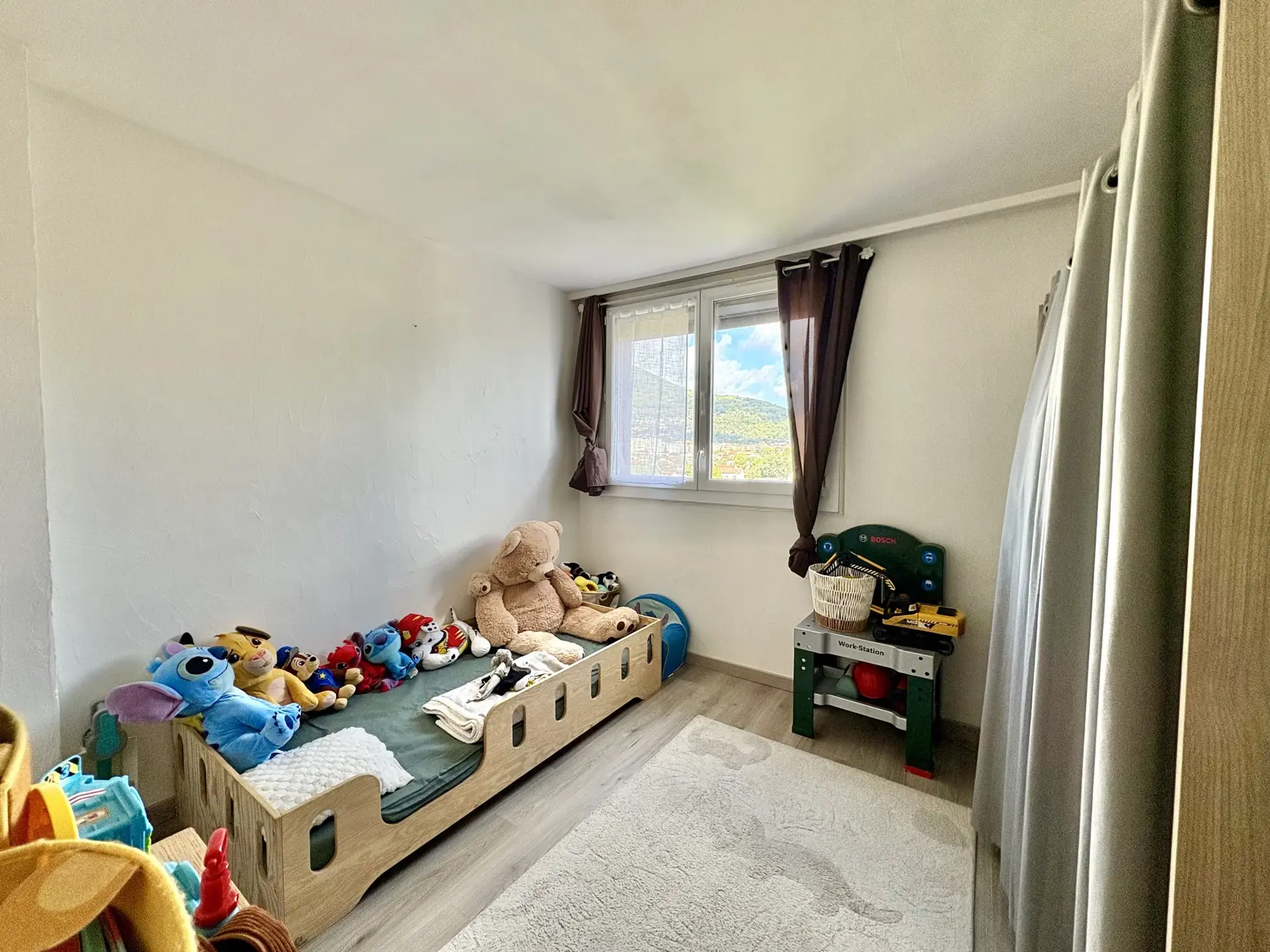 Appartement traversant 3 pièces à La Valette-du-Var avec vie lumineuse et dernier étage 