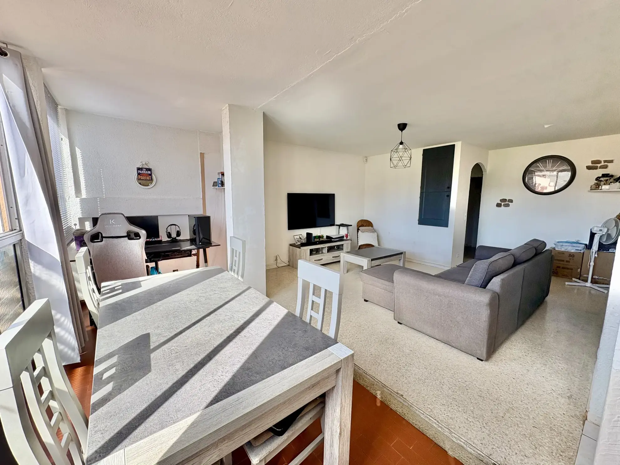 Appartement traversant 3 pièces à La Valette-du-Var avec vie lumineuse et dernier étage 