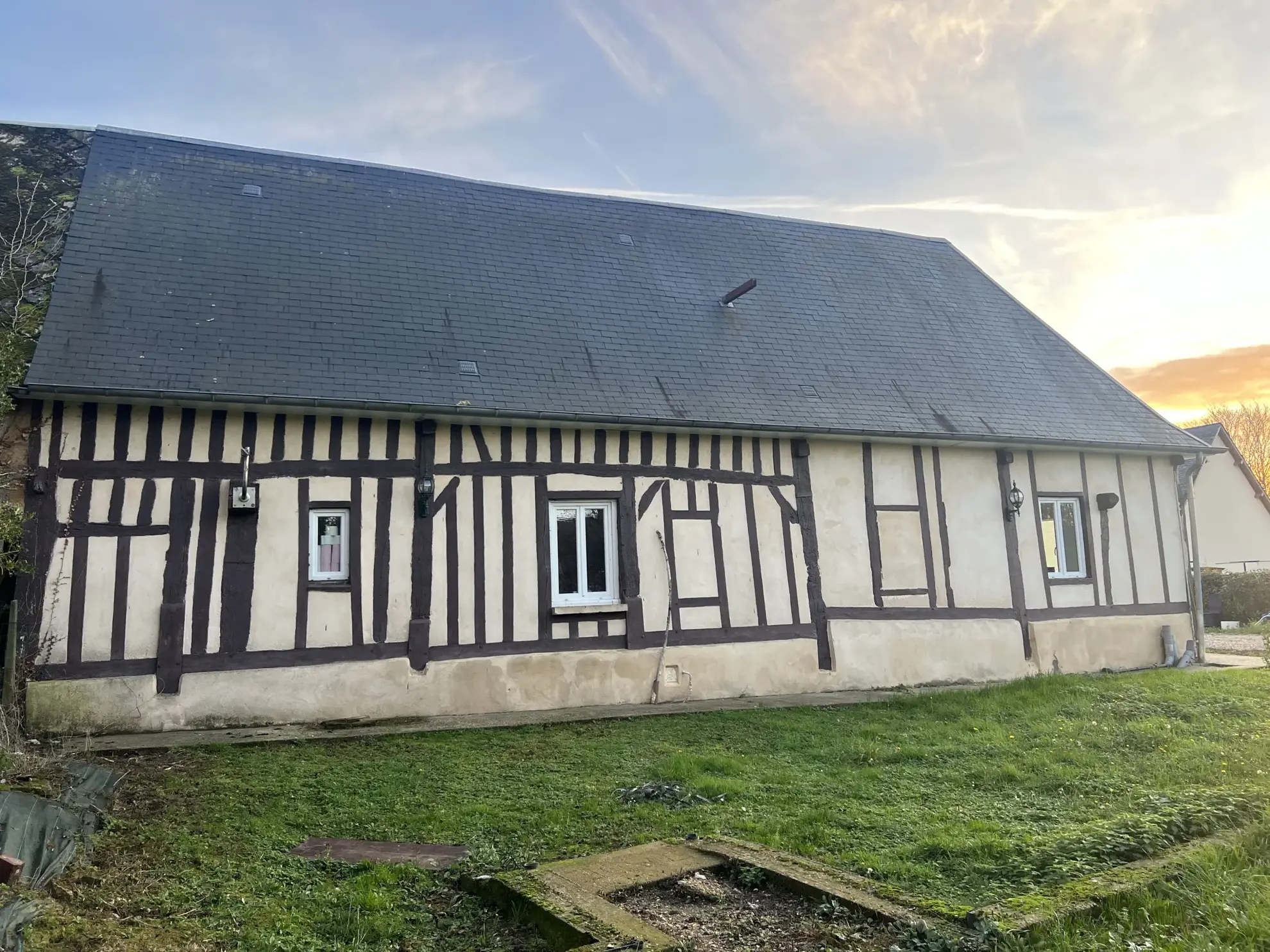 Maison avec grand jardin et dépendance à Grand Bourgtheroulde, calme total