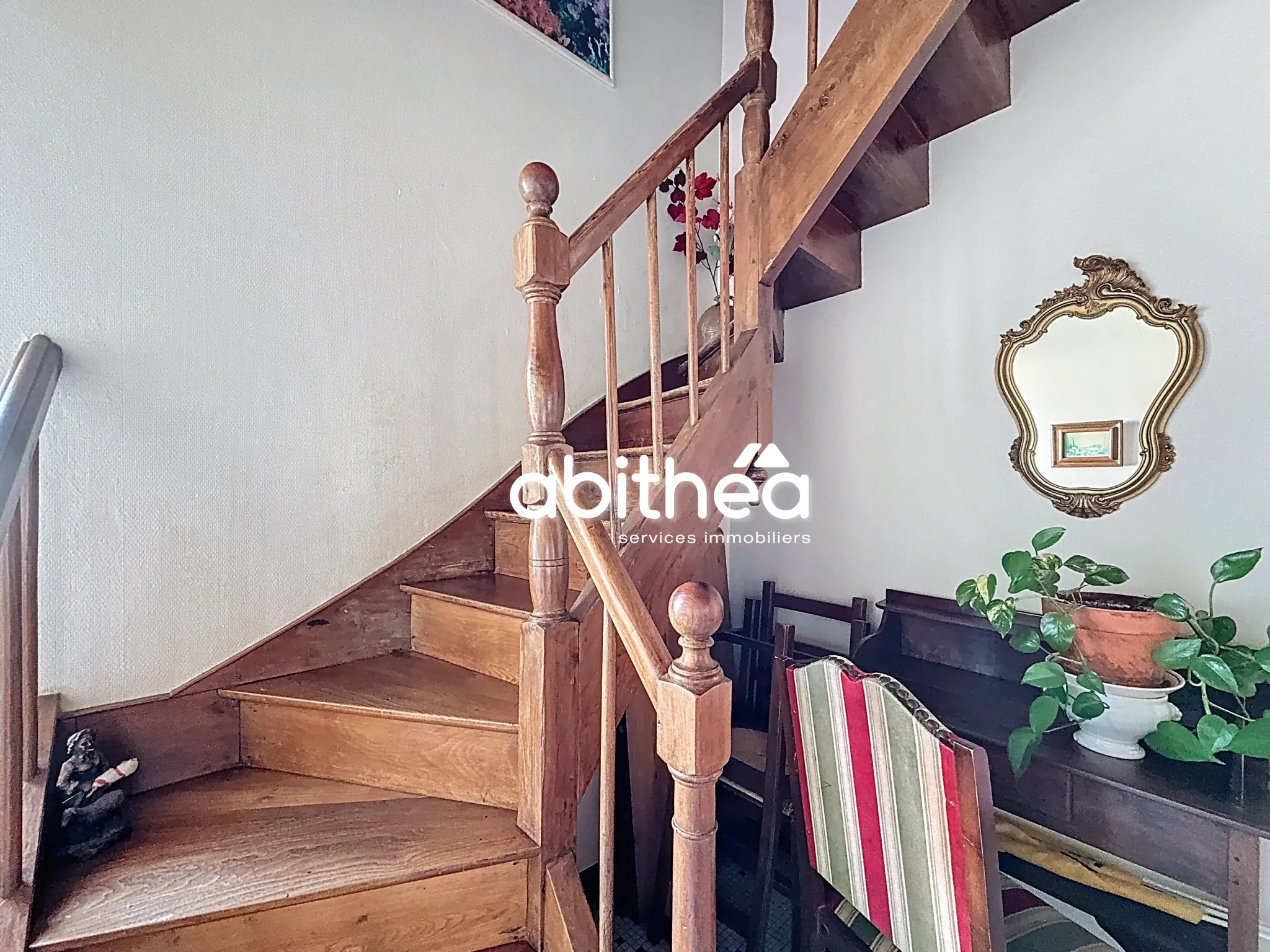 Maison familiale de 182 m2 à Cognac avec dépendance et jardin paisible 