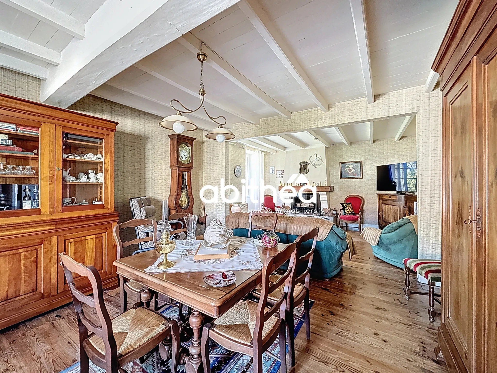 Maison familiale de 182 m2 à Cognac avec dépendance et jardin paisible 