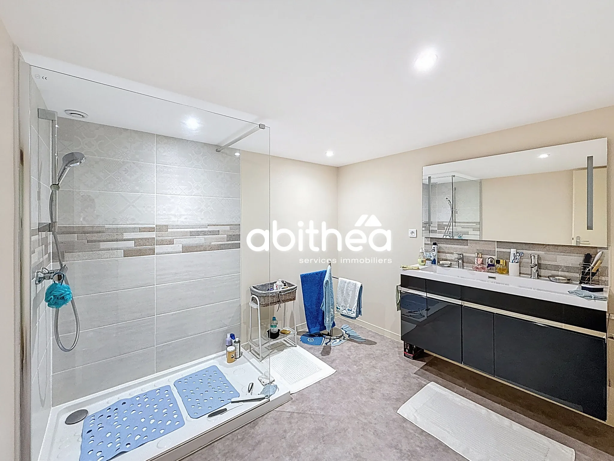 Maison familiale de 182 m2 à Cognac avec dépendance et jardin paisible 