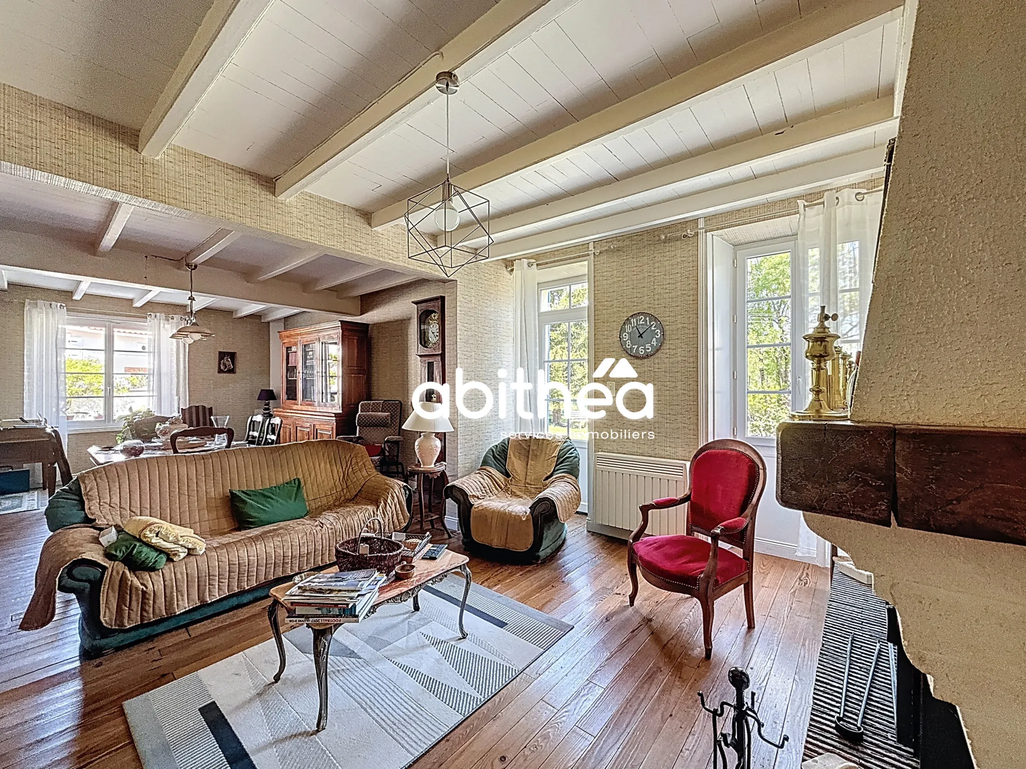 Maison familiale de 182 m2 à Cognac avec dépendance et jardin paisible 