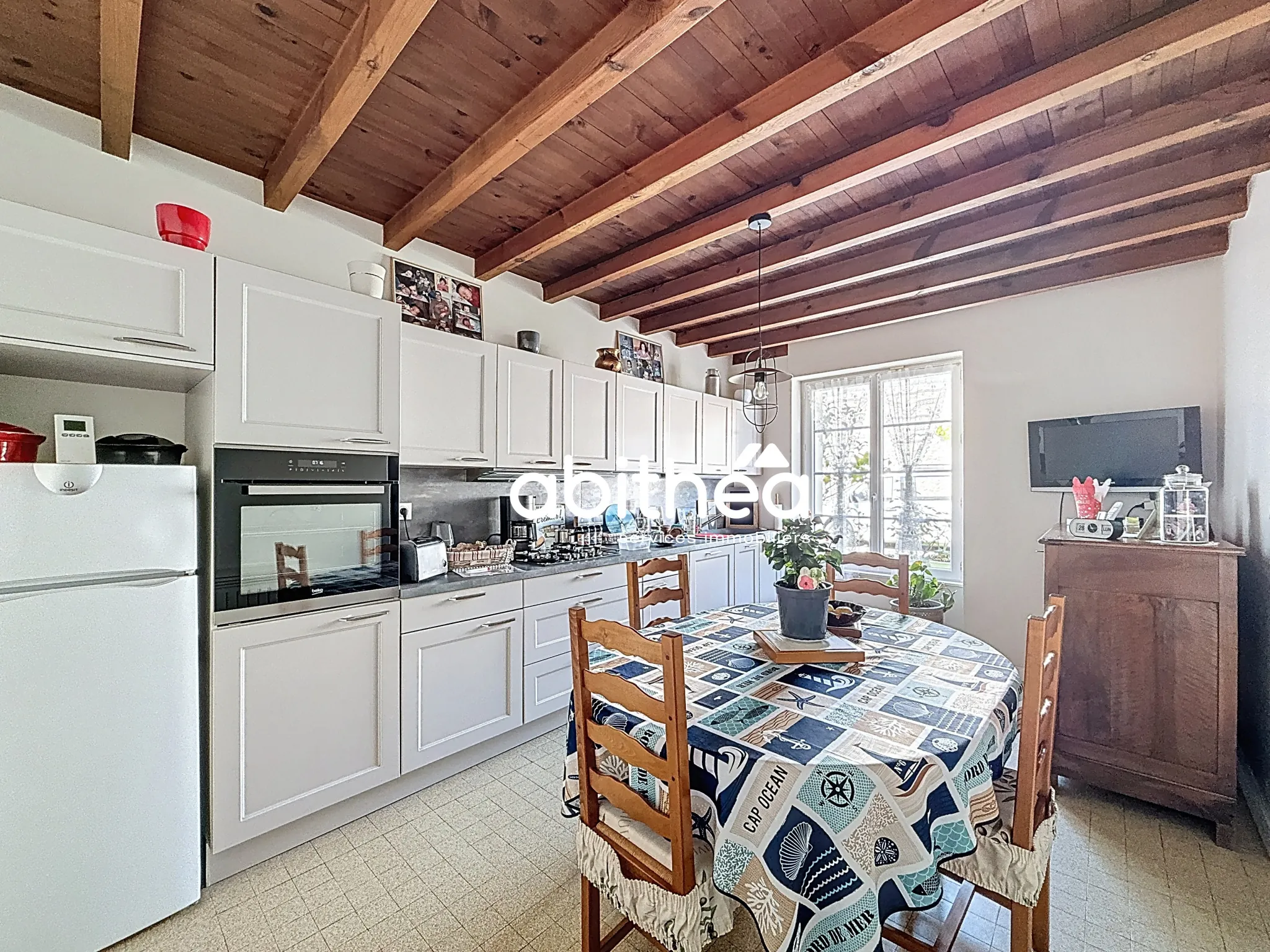 Maison familiale de 182 m2 à Cognac avec dépendance et jardin paisible 