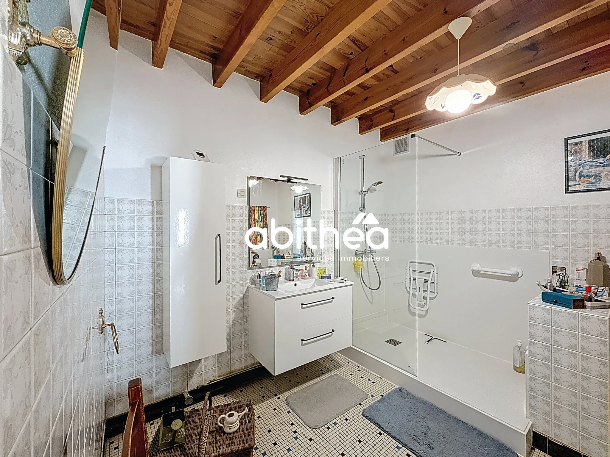 Maison familiale de 182 m2 à Cognac avec dépendance et jardin paisible 