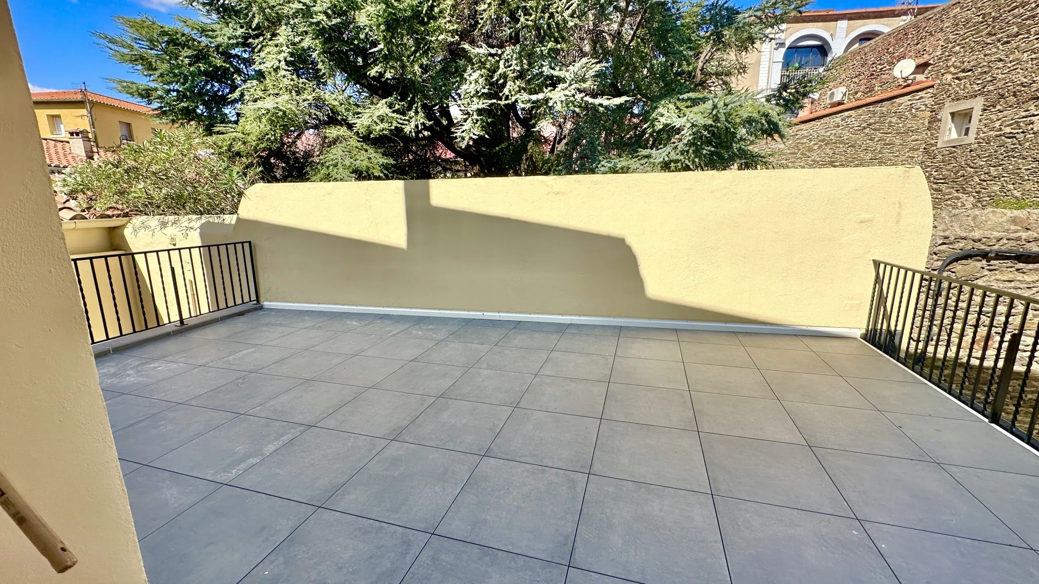 Appartement rénové avec grande terrasse à Port-Vendres 