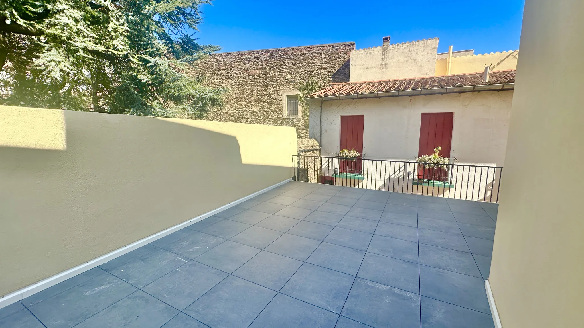 Appartement rénové avec grande terrasse à Port-Vendres 