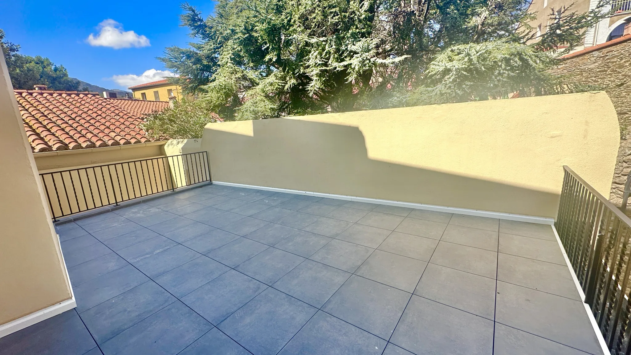 Appartement rénové avec grande terrasse à Port-Vendres 