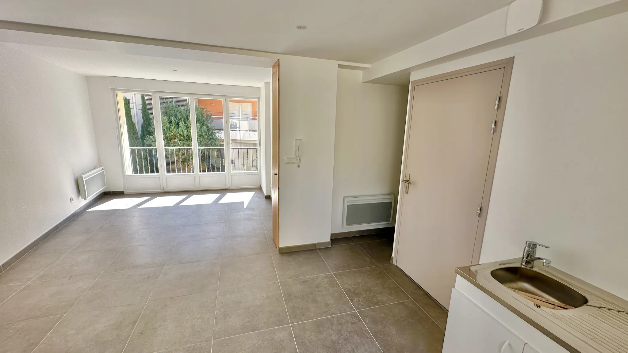 Appartement rénové avec grande terrasse à Port-Vendres 