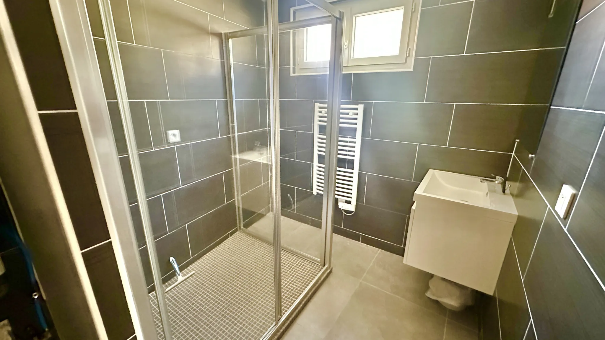 Appartement rénové avec grande terrasse à Port-Vendres 