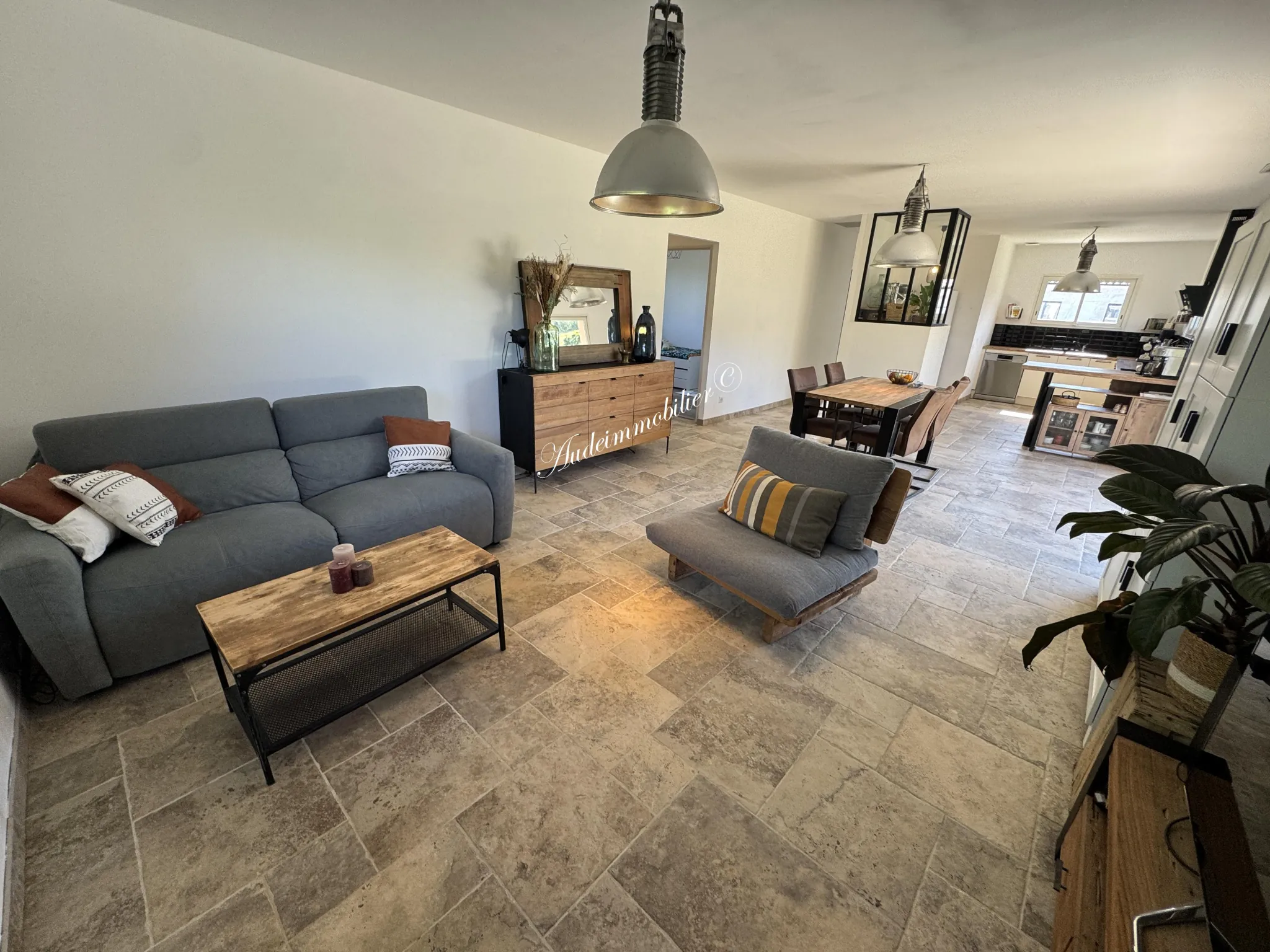 Maison récente de plain-pied avec jardin et garage près de Limoux 