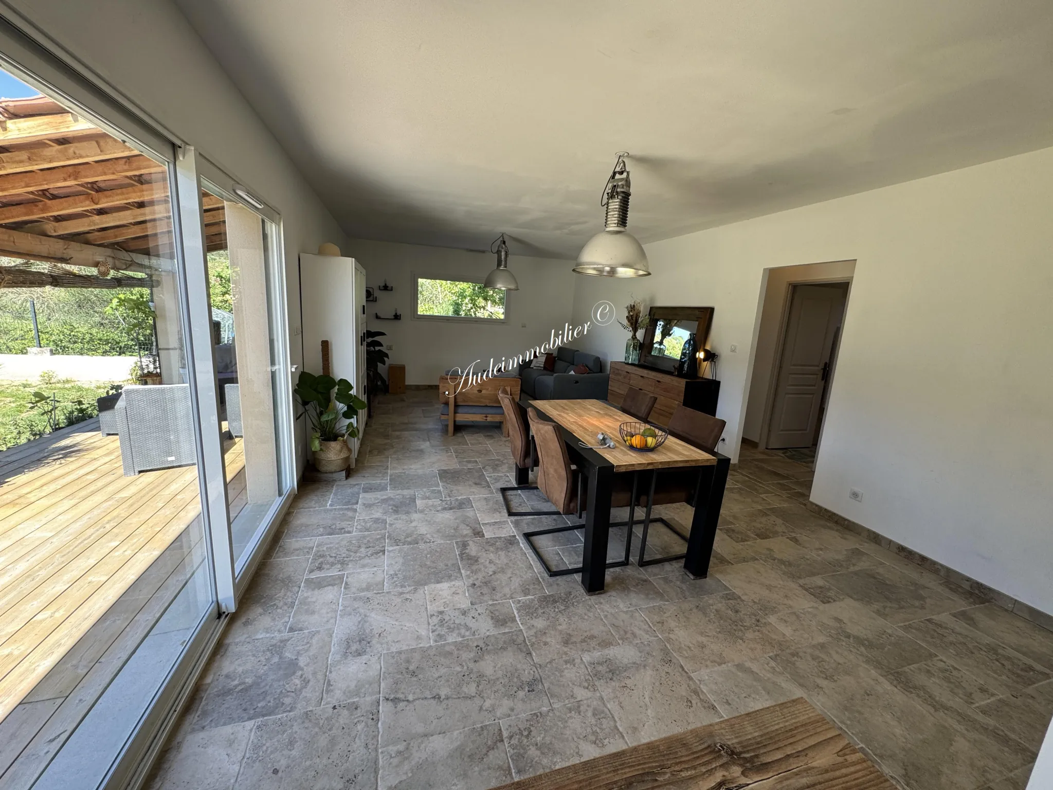 Maison récente de plain-pied avec jardin et garage près de Limoux 