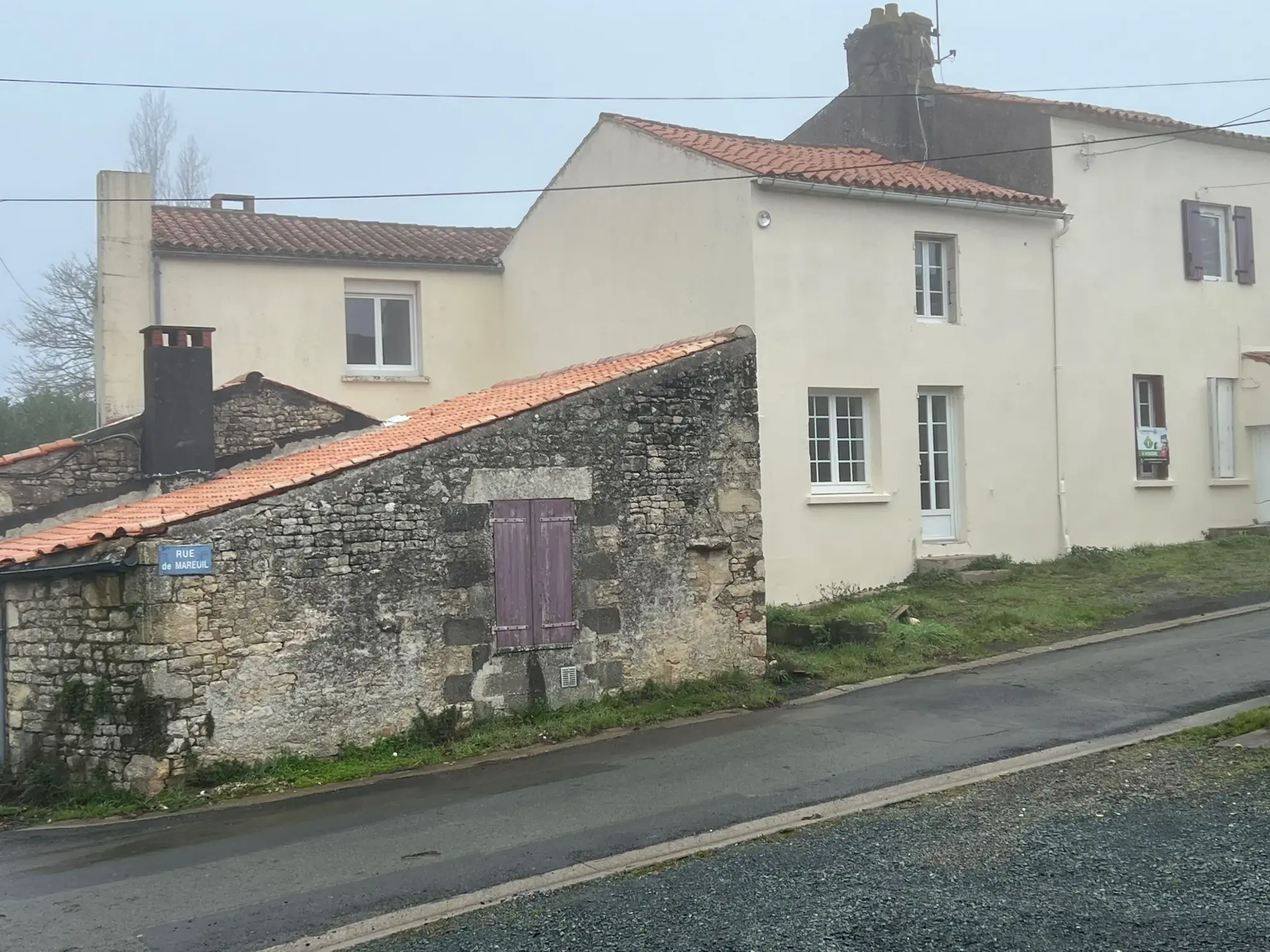 Charmante maison en pierres à rénover à Saint-Jean-d'Hermine – 4 chambres et grand potentiel