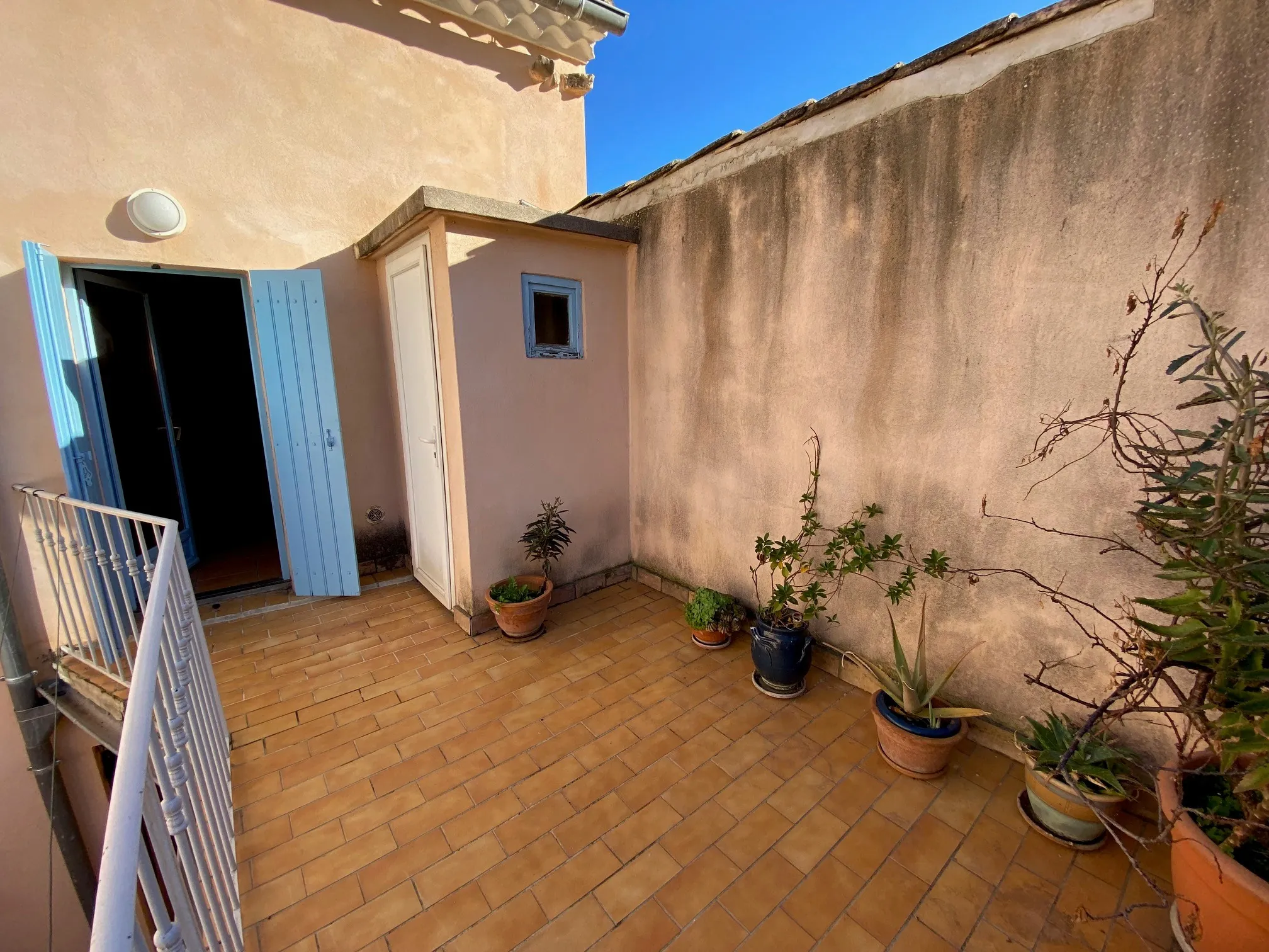 Charmante maison de ville avec jardin et studio à Nîmes 