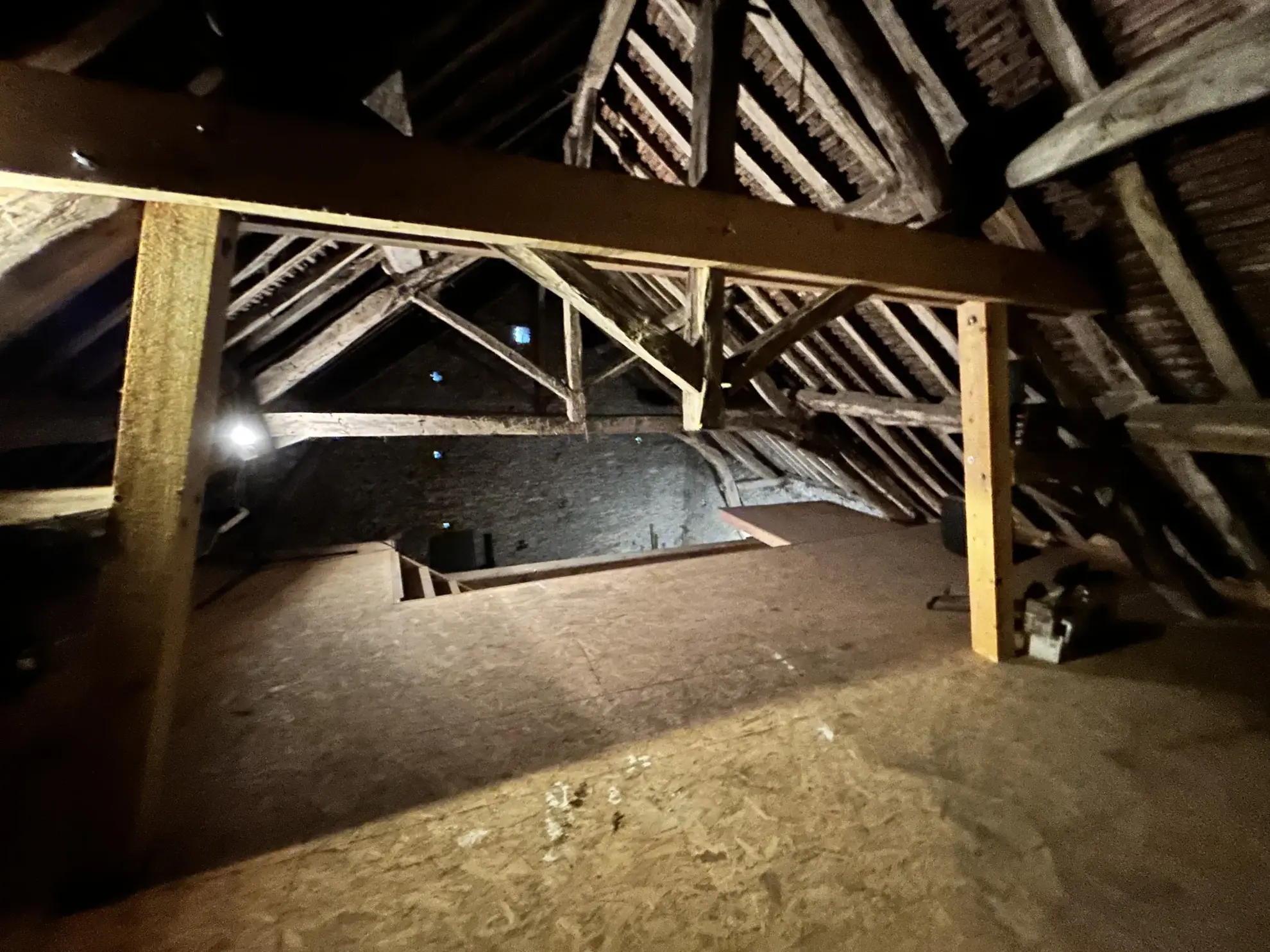 Maison de village avec grange à Montbard, proche gare TGV, à rénover 