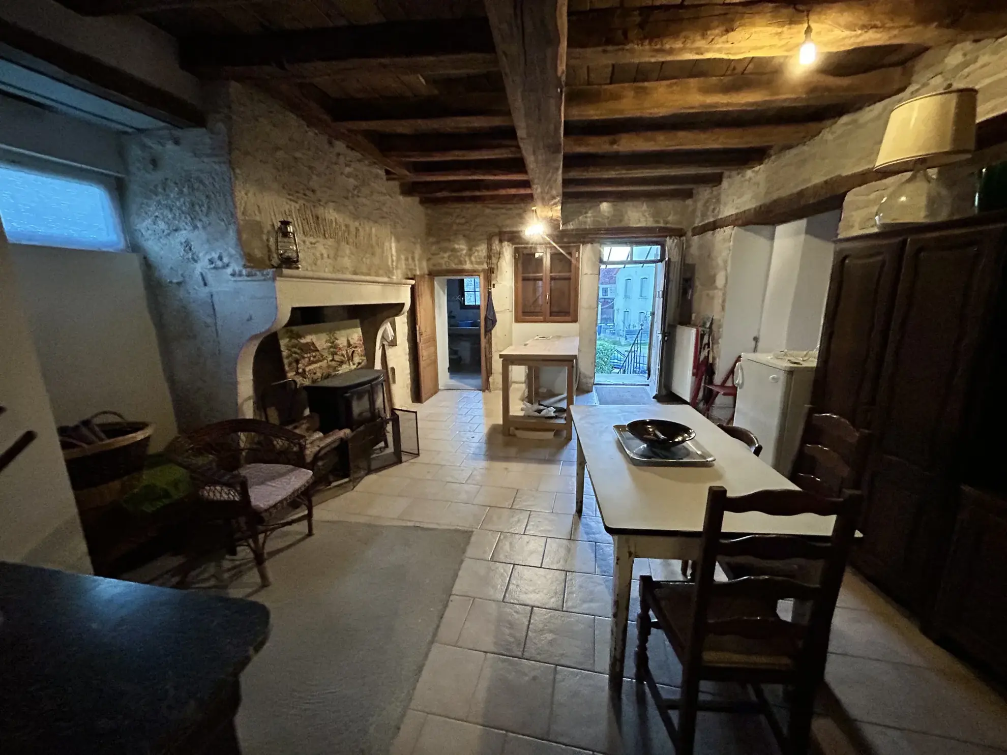 Maison de village avec grange à Montbard, proche gare TGV, à rénover 