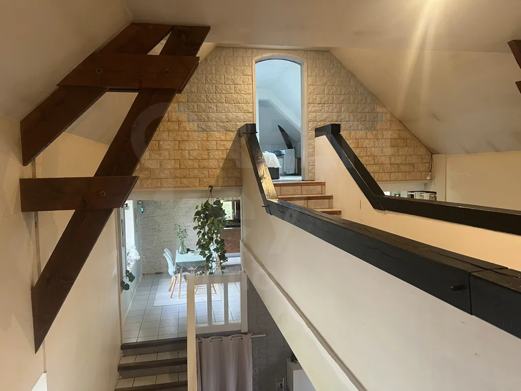 Maison de 215 m² avec piscine et grand terrain à Saint-Martin-des-Champs (89170) 