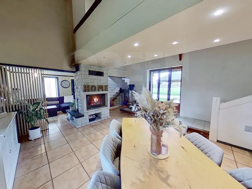 Maison de 215 m² avec piscine et grand terrain à Saint-Martin-des-Champs (89170) 