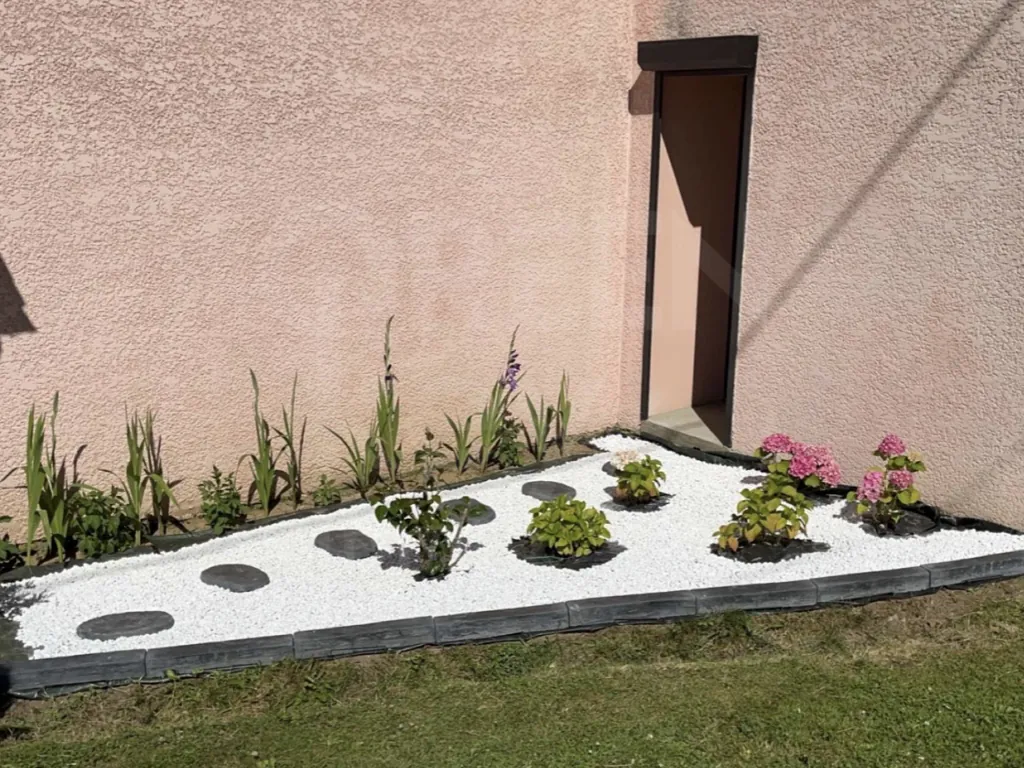 Maison de 215 m² avec piscine et grand terrain à Saint-Martin-des-Champs (89170) 