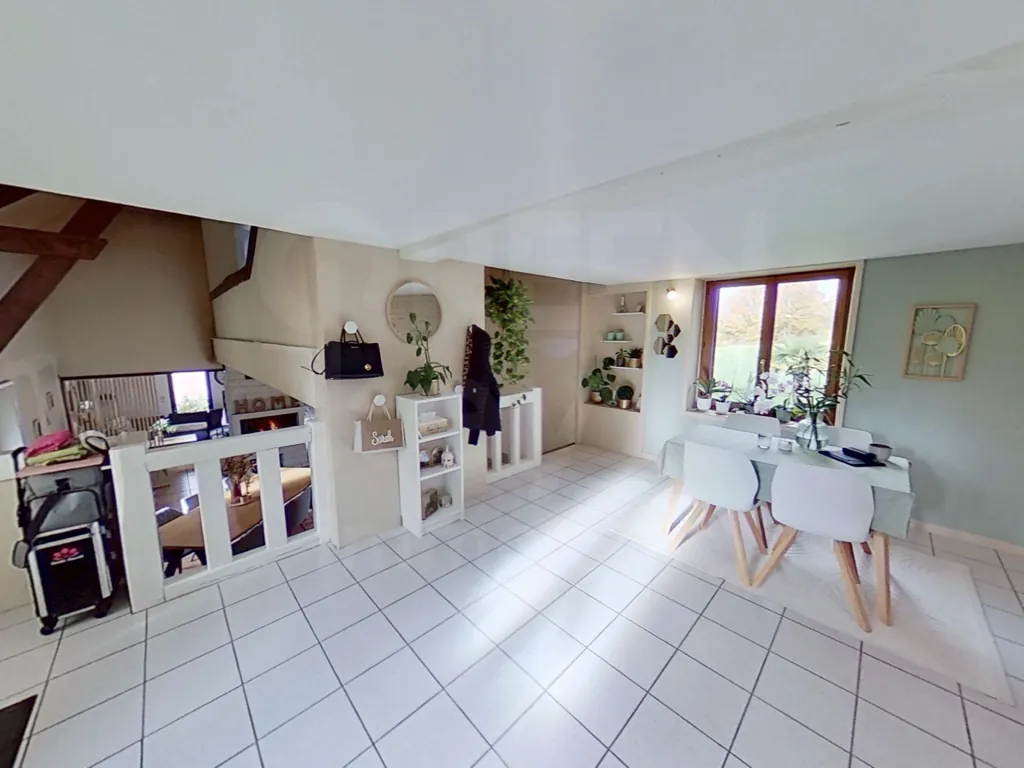 Maison de 215 m² avec piscine et grand terrain à Saint-Martin-des-Champs (89170) 