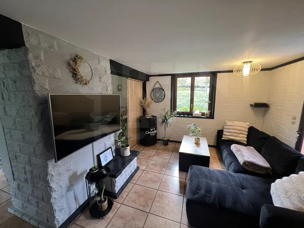 Maison de 215 m² avec piscine et grand terrain à Saint-Martin-des-Champs (89170) 