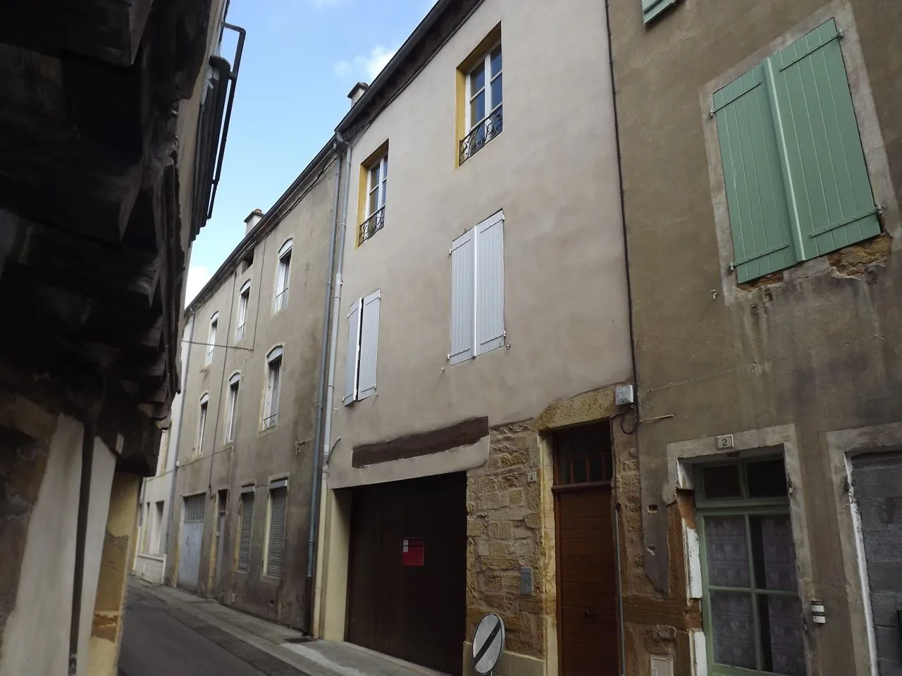 Immeuble de rapport à Marcigny – 480 m², garages, appartements loués, centre-ville