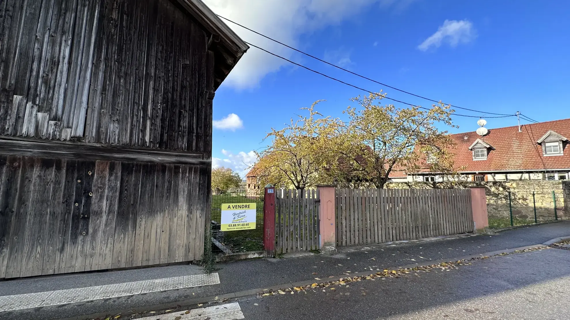 Terrain constructible à Altenheim de 13,50 ares avec dépendance 