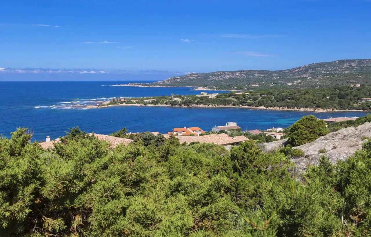 Investissement immobilier en résidence touristique à Sartène - Appartement avec terrasse et grande piscine 