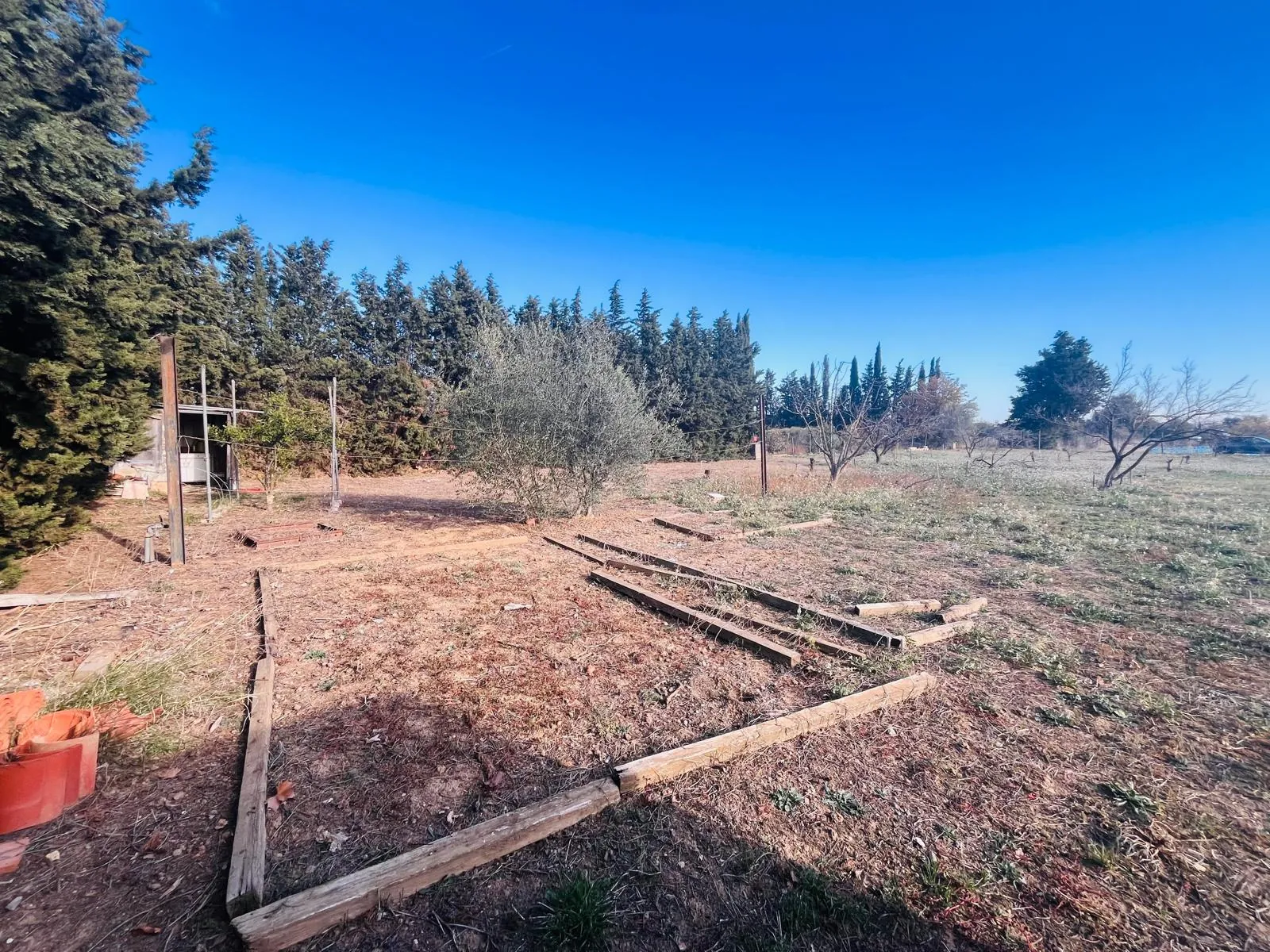 Terrain de loisir de 1995 m² à Thuir avec forage et accès facile 