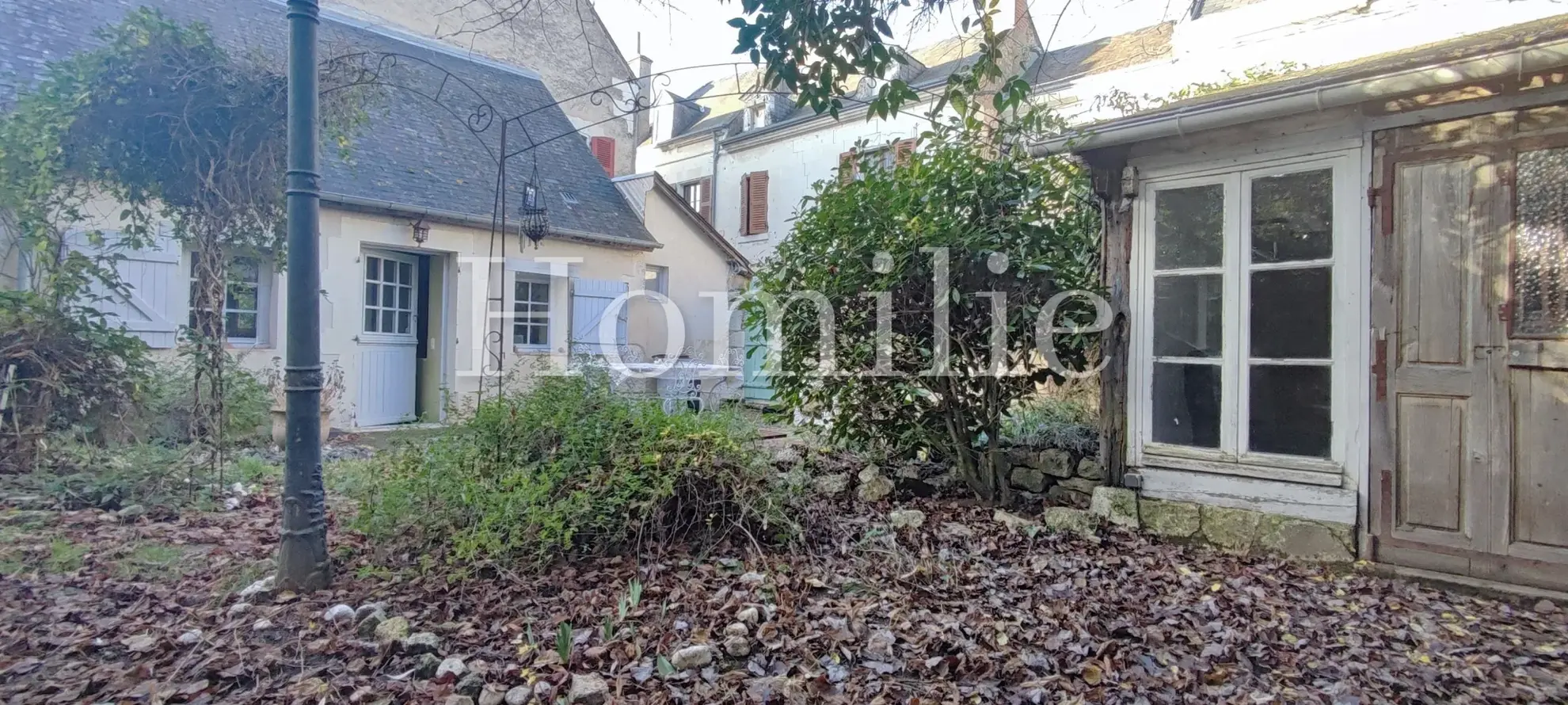 Maison atypique de 191 m² avec jardin et dépendance à Pontlevoy