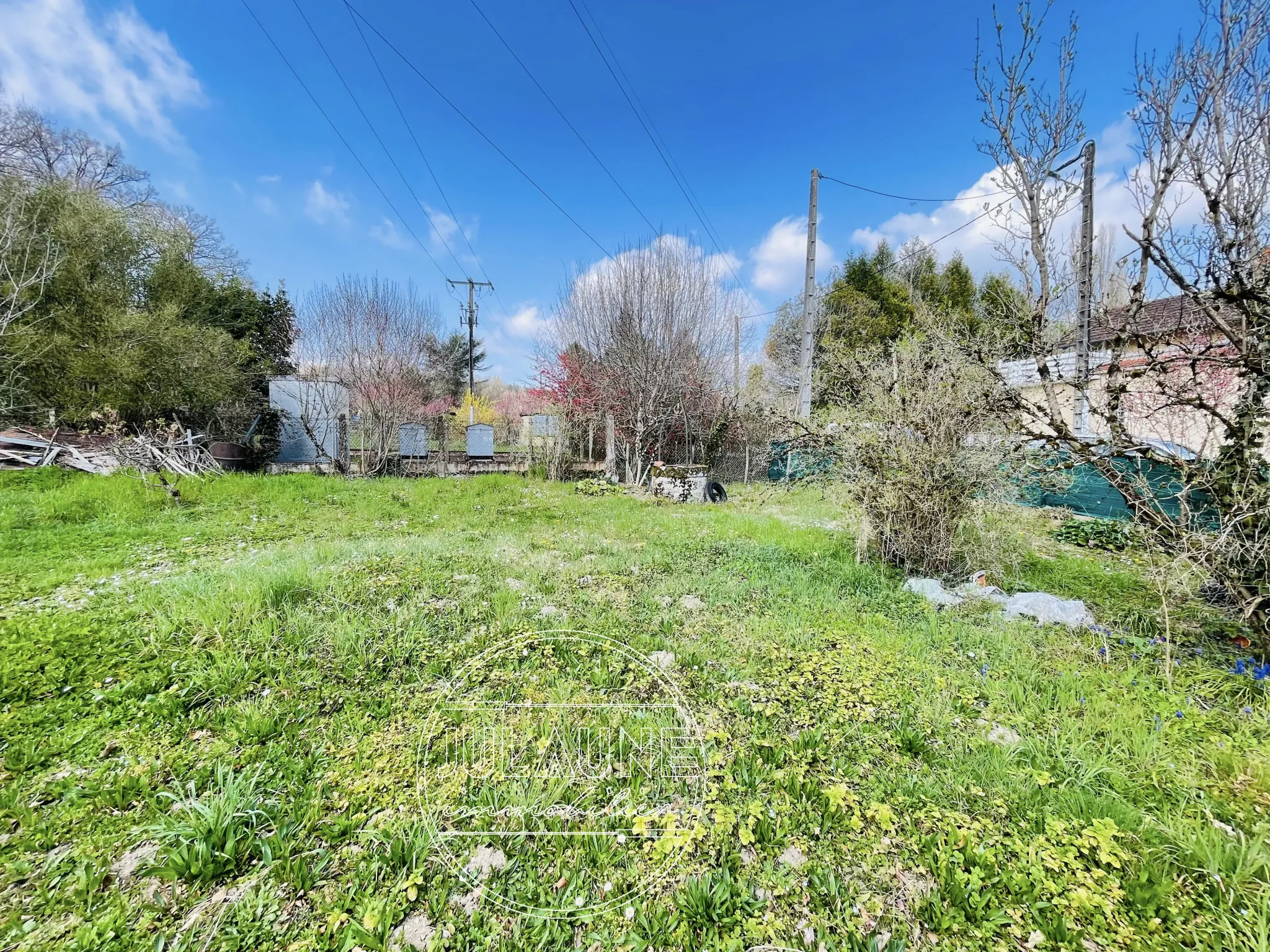 Terrain constructible de 1351 m² à Saint Priest Taurion - Emplacement idéal 