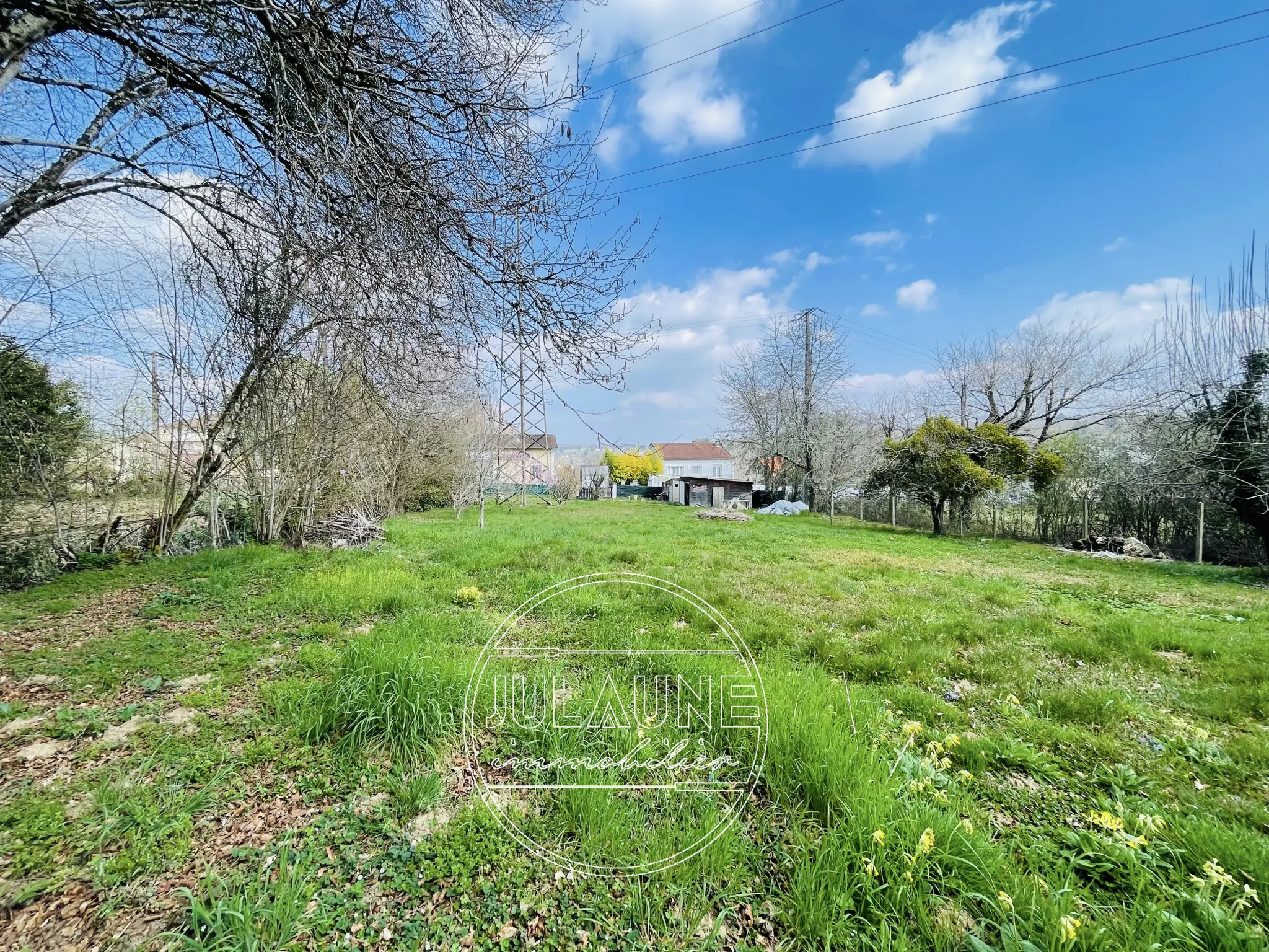 Terrain constructible de 1351 m² à Saint Priest Taurion - Emplacement idéal 