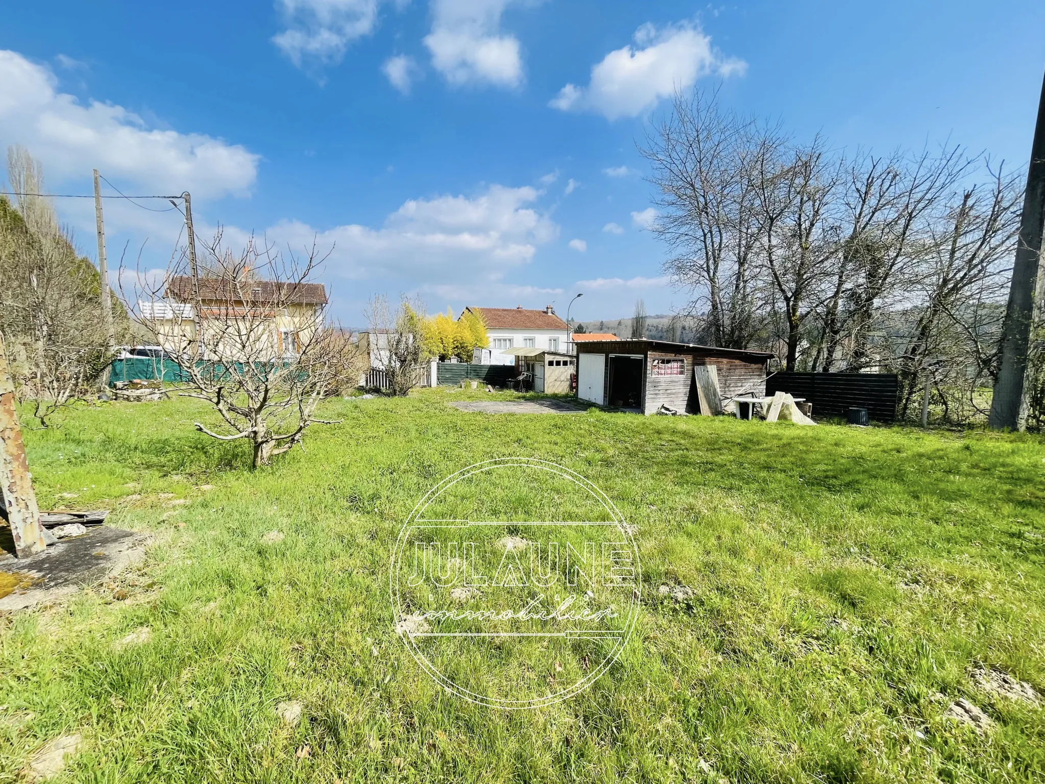 Terrain constructible de 1351 m² à Saint Priest Taurion - Emplacement idéal 