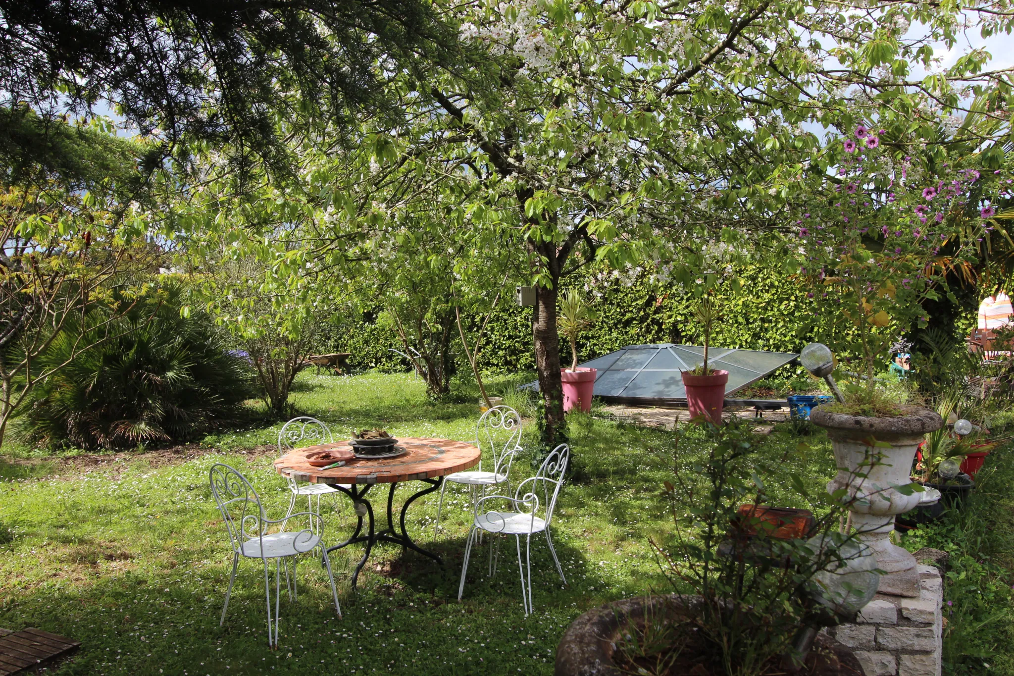 Maison 5 chambres avec jardin et garage à Niort dans un quartier paisible 