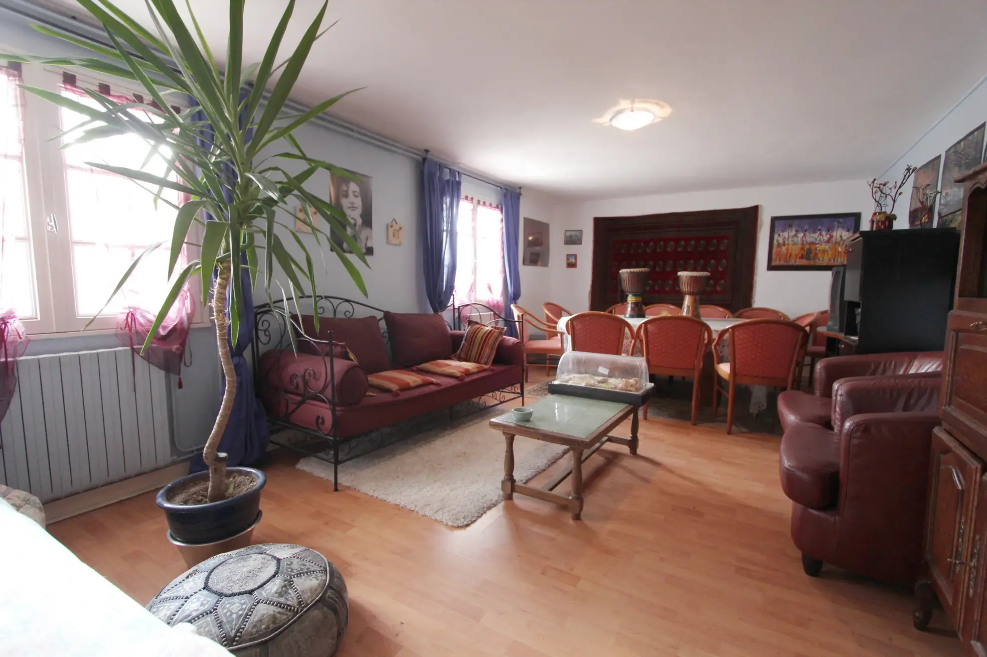 Maison 5 chambres avec jardin et garage à Niort dans un quartier paisible 