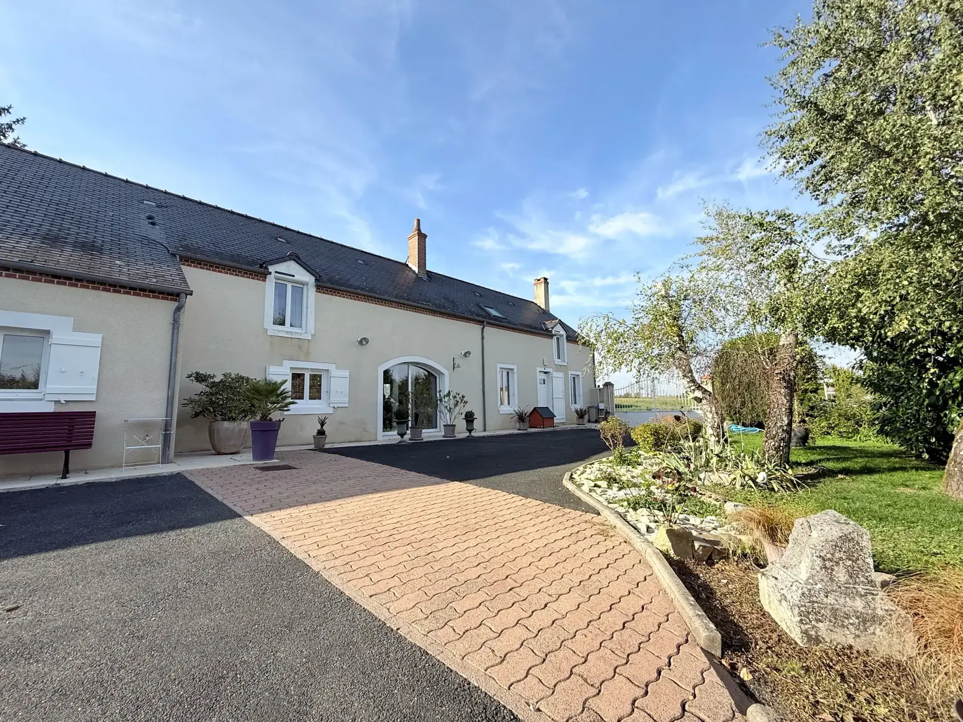 Magnifique longère de 1880 avec piscine et grand parc à Diou