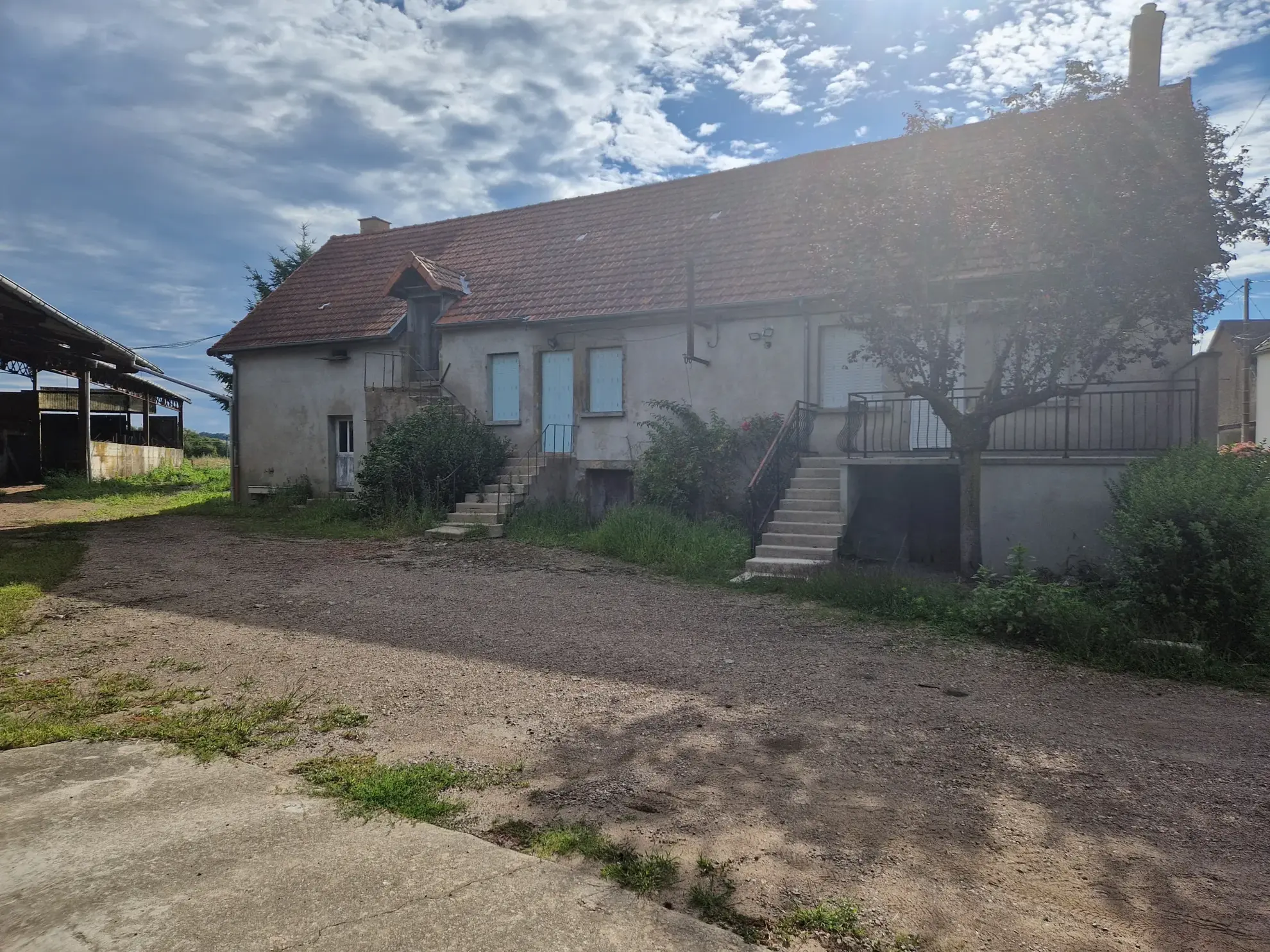 Achat corps de ferme à Curgy avec maison, écurie et terrain de 6510 m²