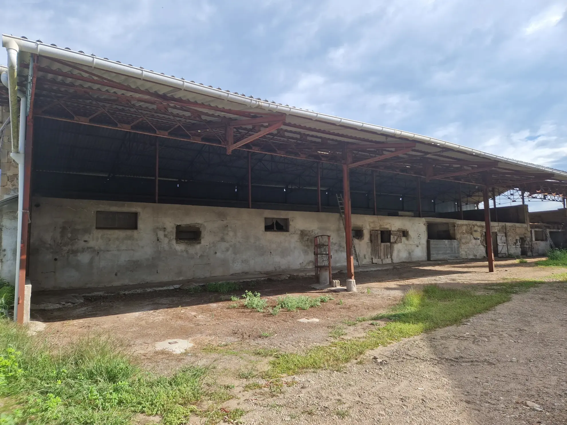 Achat corps de ferme à Curgy avec maison, écurie et terrain de 6510 m² 