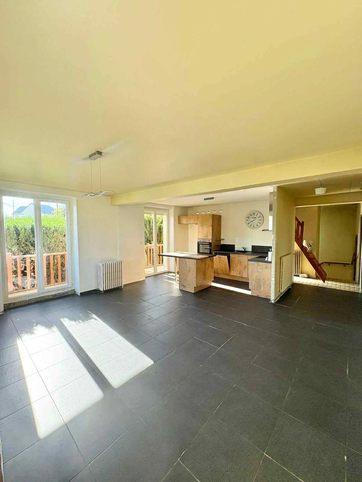 Grande maison familiale avec jardin et panneaux solaires à Chatel-Guyon 