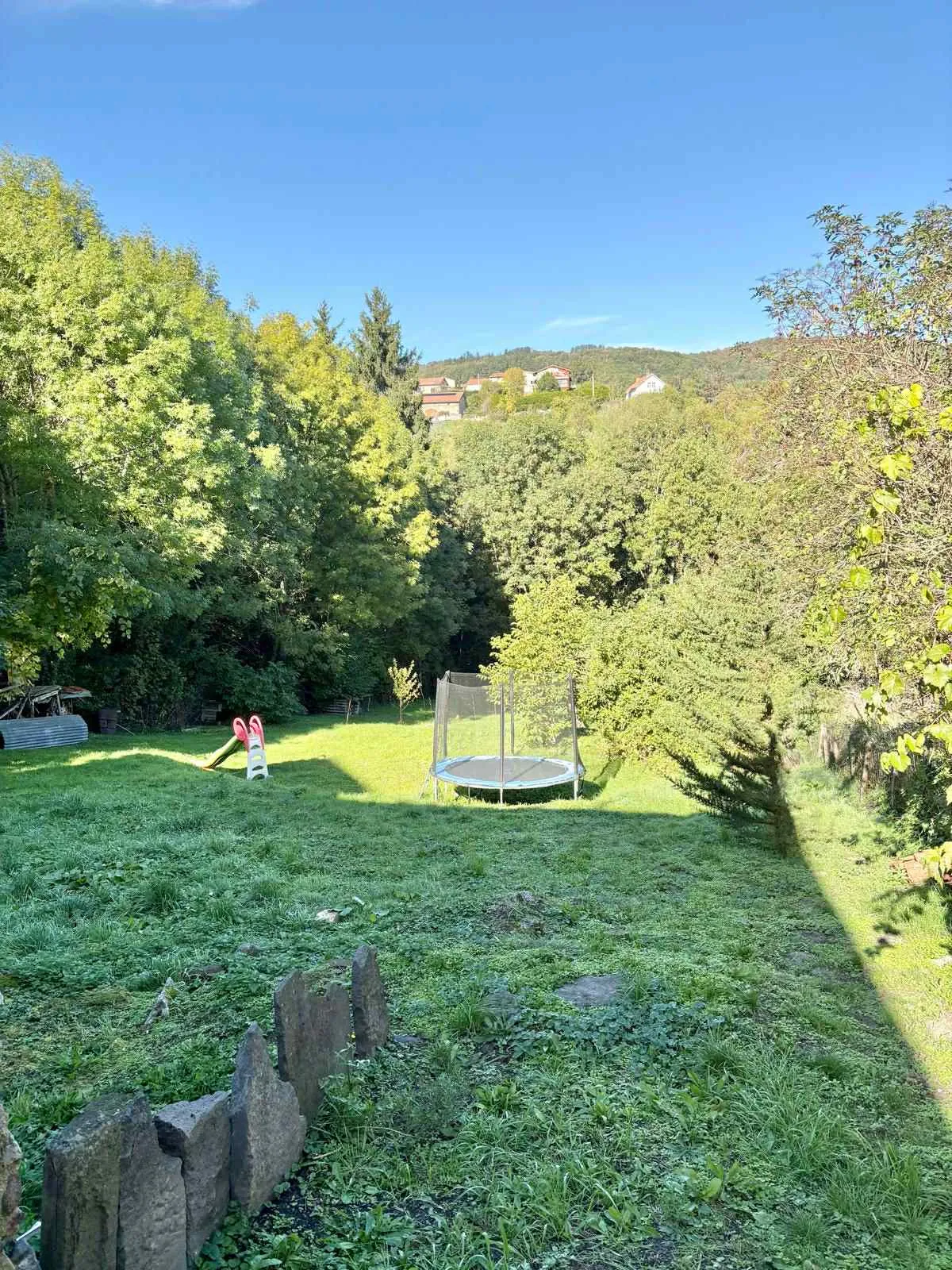 Grande maison familiale avec jardin et panneaux solaires à Chatel-Guyon 