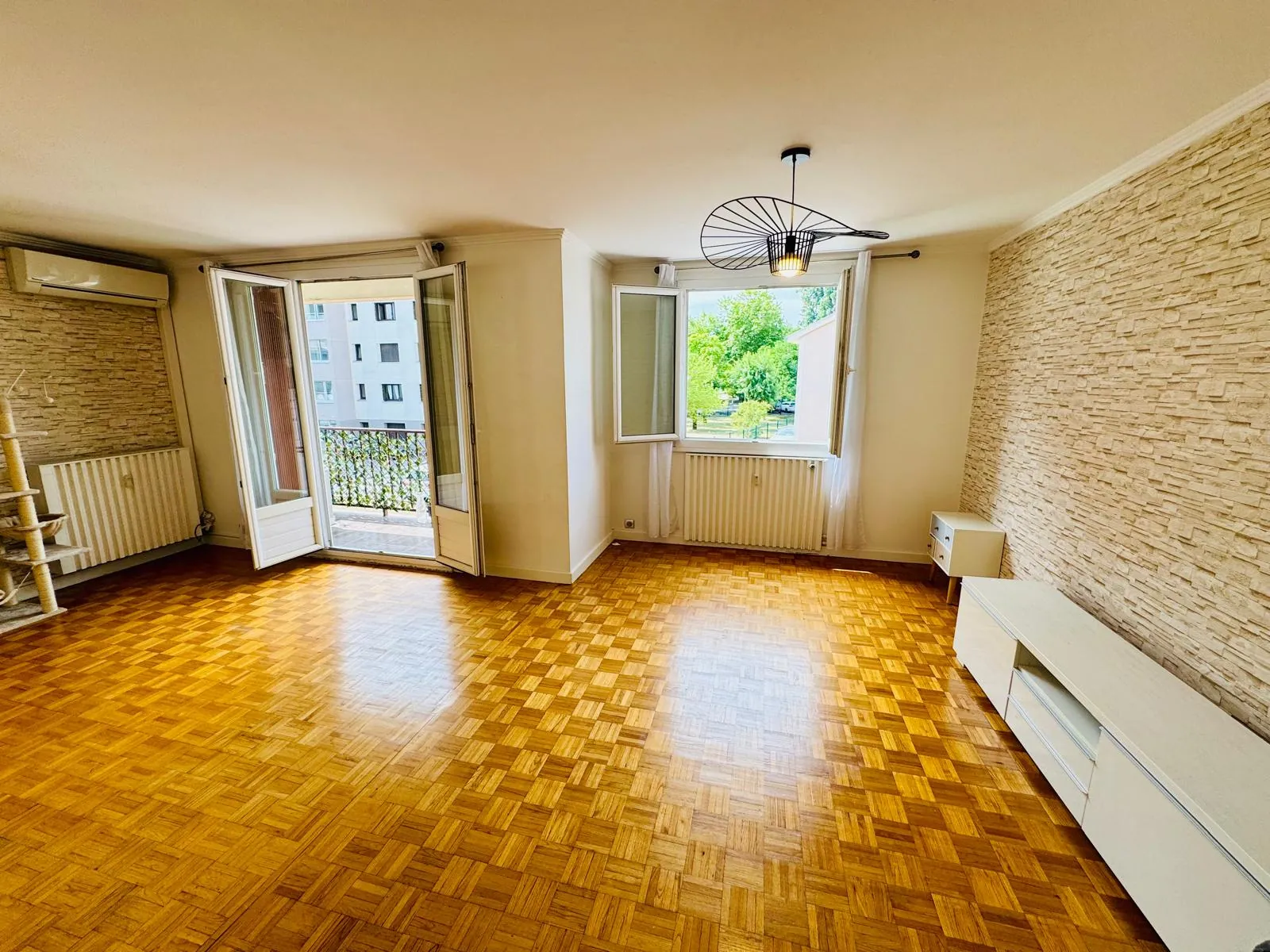 Bel appartement T5 à Grenoble Eaux Claires, 97 m², proche tram et commodités 