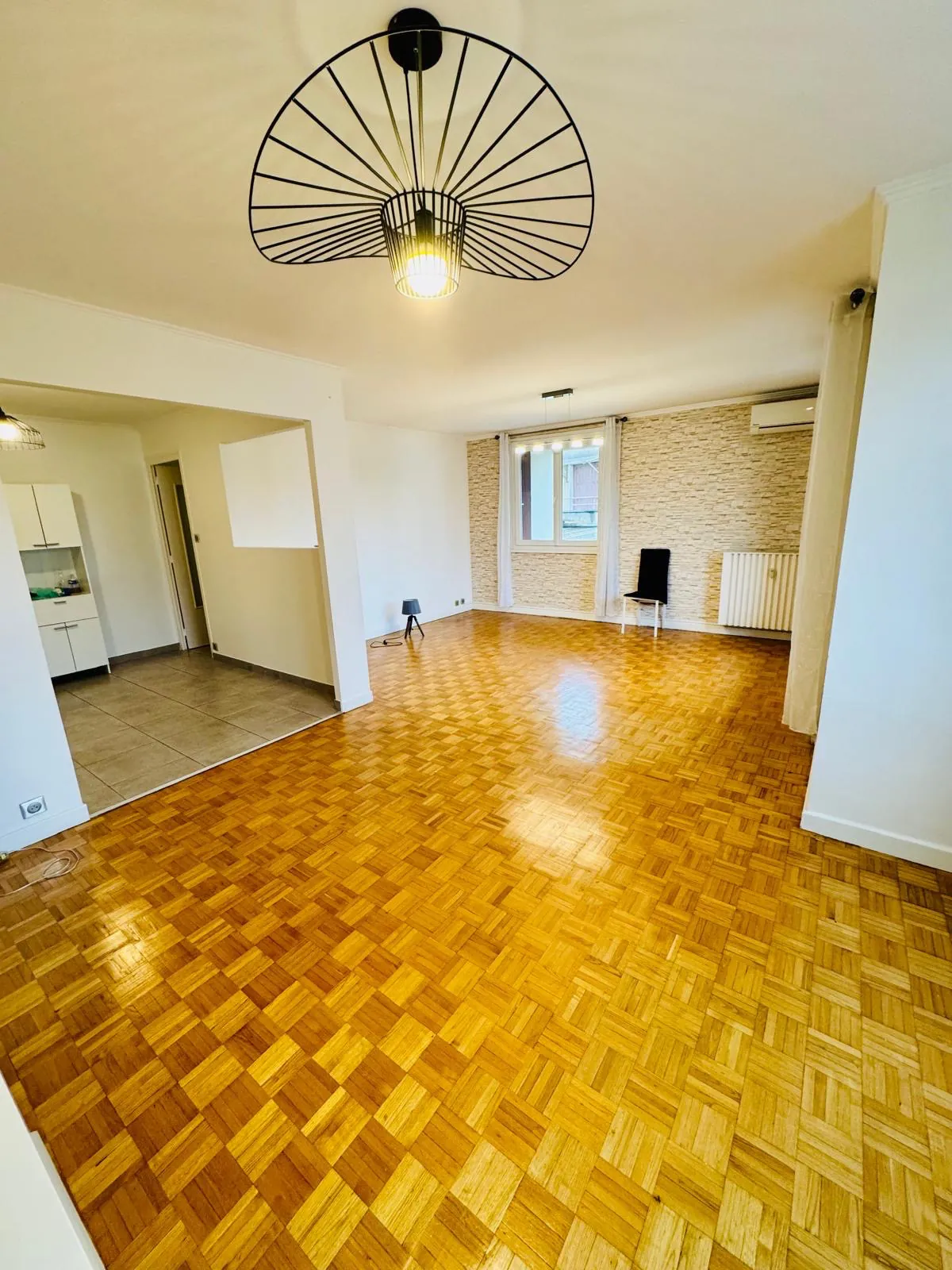 Bel appartement T5 à Grenoble Eaux Claires, 97 m², proche tram et commodités