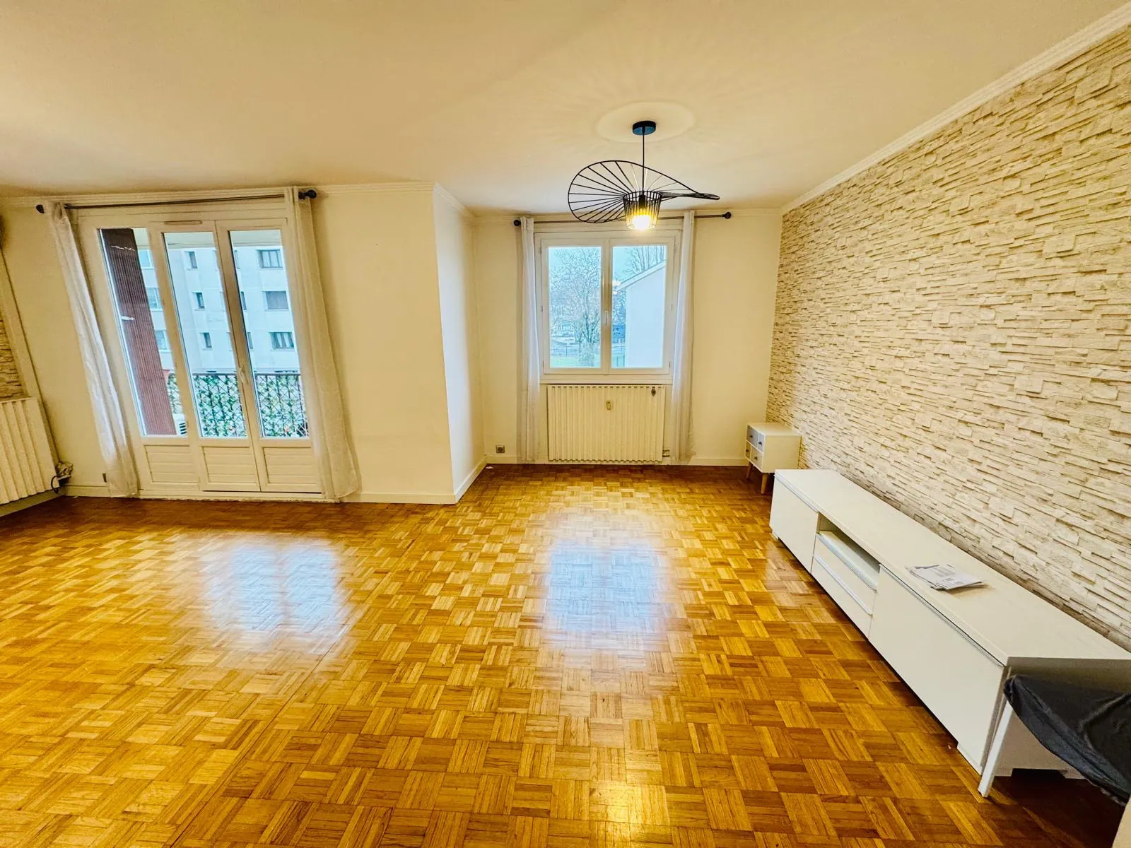 Bel appartement T5 à Grenoble Eaux Claires, 97 m², proche tram et commodités 