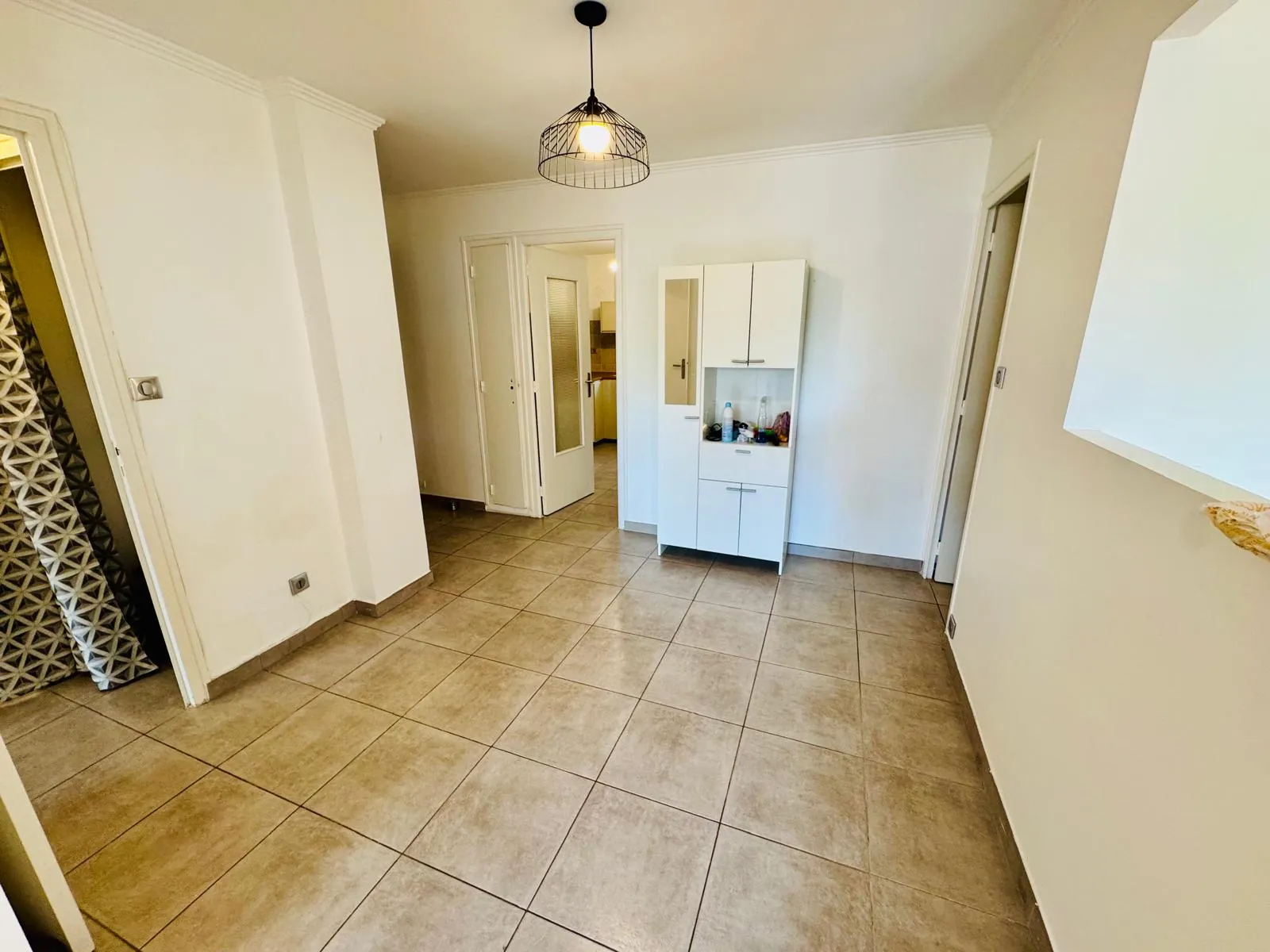 Bel appartement T5 à Grenoble Eaux Claires, 97 m², proche tram et commodités 