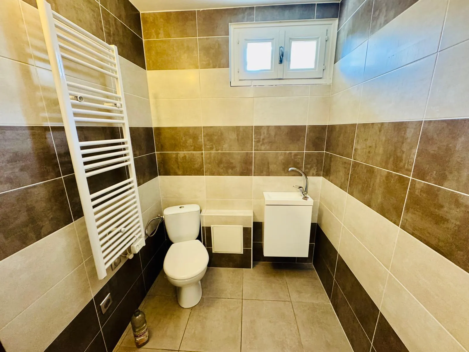 Bel appartement T5 à Grenoble Eaux Claires, 97 m², proche tram et commodités 