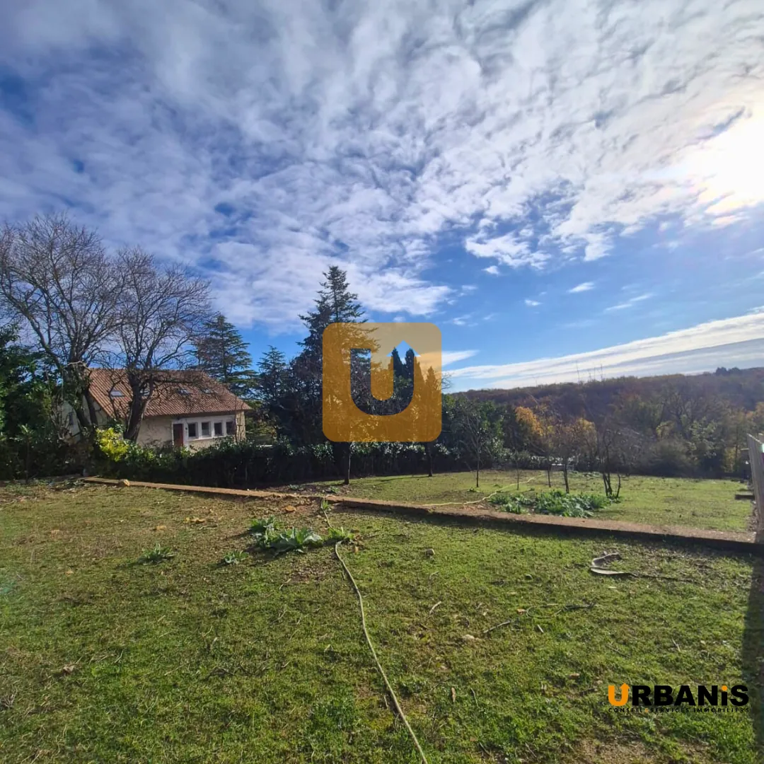 Terrain constructible de 1800 m² à Montamisé avec permis accepté 