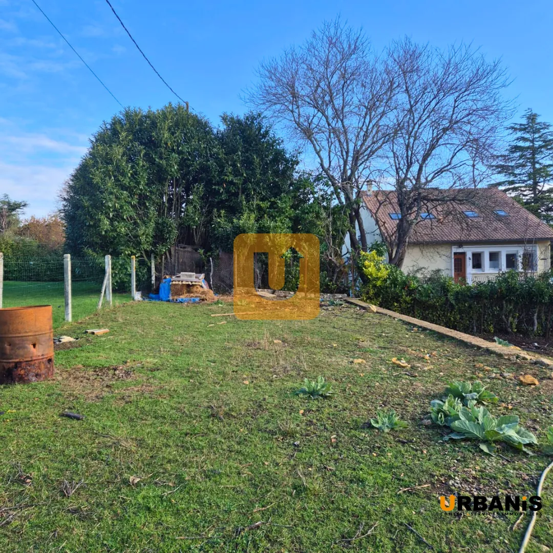 Terrain constructible de 1800 m² à Montamisé avec permis accepté 