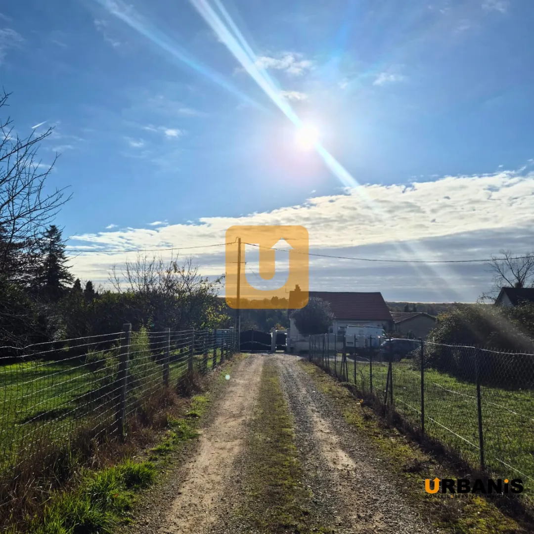 Terrain constructible de 1800 m² à Montamisé avec permis accepté 