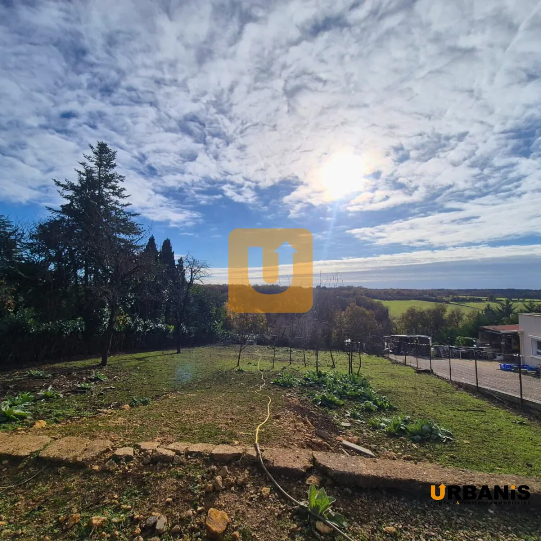 Terrain constructible de 1800 m² à Montamisé avec permis accepté