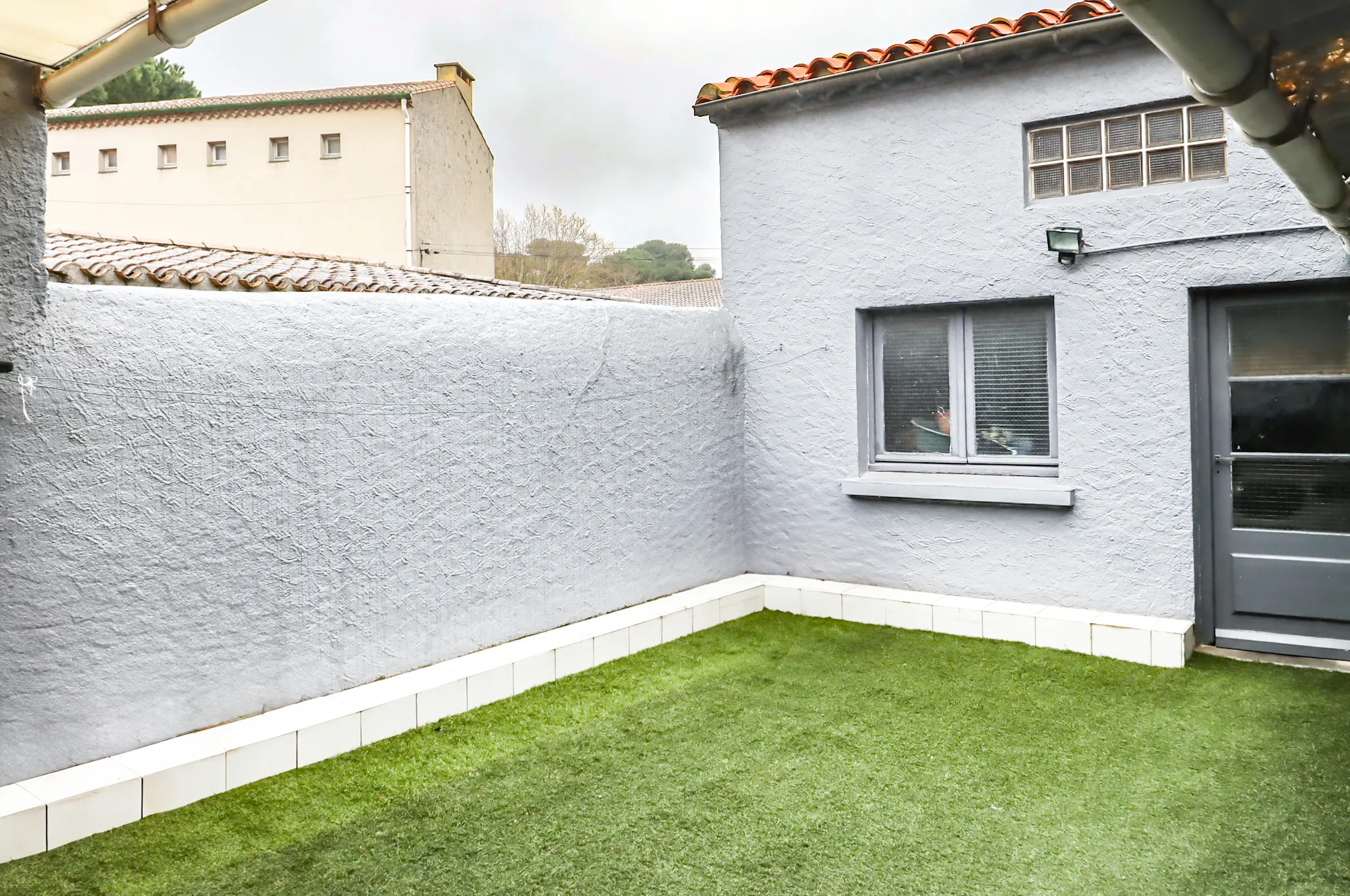 Appartement duplex avec local commercial et garage à Carcassonne — Investissement ou Professionnel 